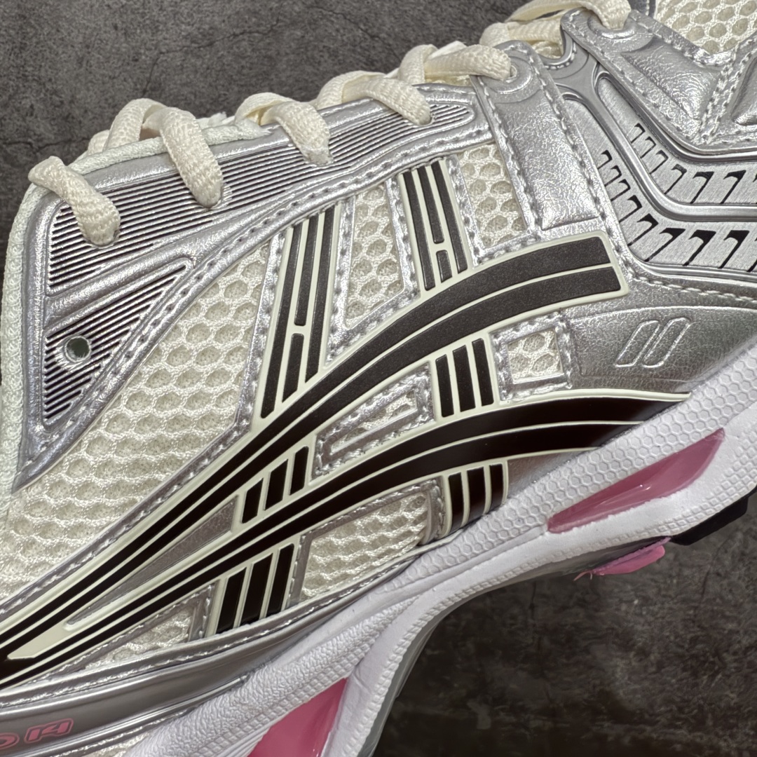 图片[4]-【总裁版】 ASICS GEL-KAYANO 14 亚瑟士系列轻量缓震休闲运动跑步鞋 市场天花板品质 鞋型细节秒杀市场流通版本 知名大厂出品 原版开发 细节完美把控 独家私模五层组合大底 原厂定制缓震硅胶加持 原盒原配 官方四联吊牌 一比一同步原鞋工艺和用料 后跟一样采用了GEL缓震胶 整体系列设计非常的科技感！ 锻炼跑步的同时让你一样时尚百搭！ 设计师 Hidenori Yamashita 以「Flash」一词为灵感，创造出未来感金属色鞋面，改造升级内在性能，由内而外全面革新，为 GEL-KAYANO 家族传承及经典跑鞋文化的延续，创下里程碑式作品。ASICS GEL – KAYANO 14 跑鞋重新诠释了复古的跑步形状，并以其 2000 年代后期的美学理念重新铺装，银色与蓝色的鞋面极为高档.网面铺陈与鞋面、鞋头多处细节位增添了透气性。ASICS GEL – KAYANO 14的鞋后跟部中底上以及多密度耐磨鞋底增加了 GEL 缓震胶，提供高抗冲击性、缓冲性、可保护脚部免受地面冲击的影响，穿着舒适性十足「入手同款」 尺码：36 37 37.5 38 39 39.5 40.5 41.5 42 42.5 43.5 44 45 46-选品中心