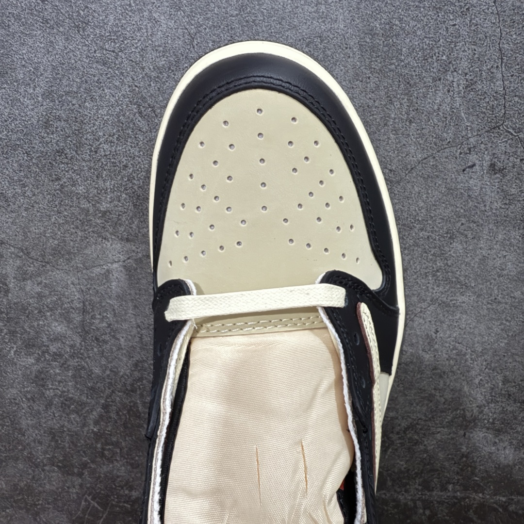 图片[5]-【KZ神版】Travis Scott x Air Jordan AJ1 Low OG SP TS联名倒钩低帮 黑棕 DM7866-201 全系列配色 外贸特供批次 新配色不断更新开发 市场中端王者 全套原纸板楦头开发 确保原汁原味 完美呈现一代版型 一比一鞋头弧度高度鞋身弧度 此版本只针对中端市场 细节品控鞋型随意秒杀市面同价位 鞋型完美 不臃肿别扭 头层皮料加持 用料绝不含糊 进口玻璃冲刀皮料裁剪零毛边 电脑针车工艺 超高鞋面清洁度 最高QC检验标准 控制溢胶瑕疵 原盒原配 飞翼3D高频深度立体 工艺方面大到整体鞋型 漏斗收腰 底线拉帮 LOGO立体程度 小到针眼排布 载片对称 冲孔效果 鞋标规范 鞋垫背胶等等 无一不是口碑收割 每双都是一个回头客 尺码：36 36.5 37.5 38 38.5 39 40 40.5 41 42 42.5 43 44 44.5 45 46 47.5-选品中心