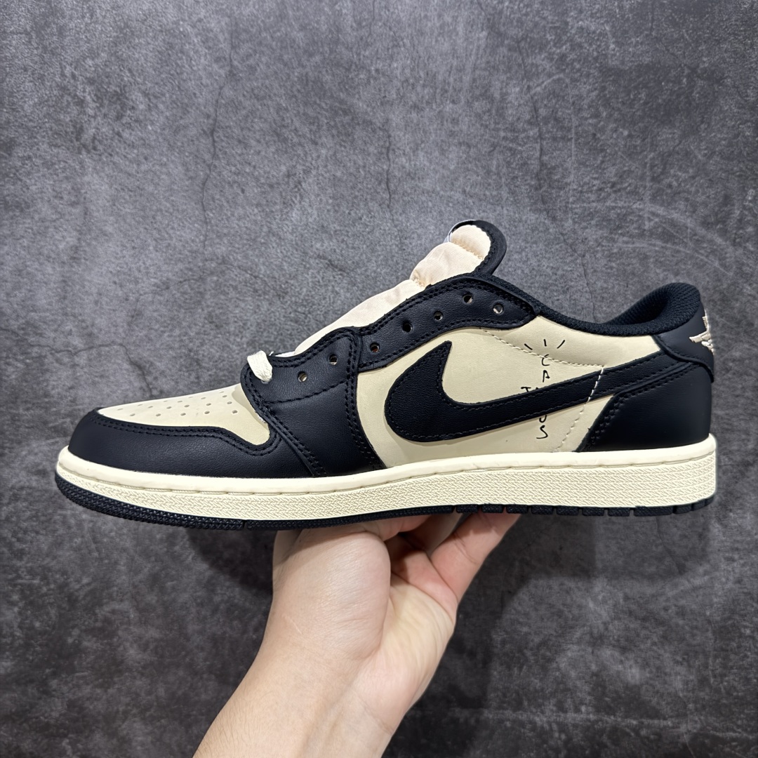 图片[2]-【KZ神版】Travis Scott x Air Jordan AJ1 Low OG SP TS联名倒钩低帮 黑棕 DM7866-201 全系列配色 外贸特供批次 新配色不断更新开发 市场中端王者 全套原纸板楦头开发 确保原汁原味 完美呈现一代版型 一比一鞋头弧度高度鞋身弧度 此版本只针对中端市场 细节品控鞋型随意秒杀市面同价位 鞋型完美 不臃肿别扭 头层皮料加持 用料绝不含糊 进口玻璃冲刀皮料裁剪零毛边 电脑针车工艺 超高鞋面清洁度 最高QC检验标准 控制溢胶瑕疵 原盒原配 飞翼3D高频深度立体 工艺方面大到整体鞋型 漏斗收腰 底线拉帮 LOGO立体程度 小到针眼排布 载片对称 冲孔效果 鞋标规范 鞋垫背胶等等 无一不是口碑收割 每双都是一个回头客 尺码：36 36.5 37.5 38 38.5 39 40 40.5 41 42 42.5 43 44 44.5 45 46 47.5-选品中心