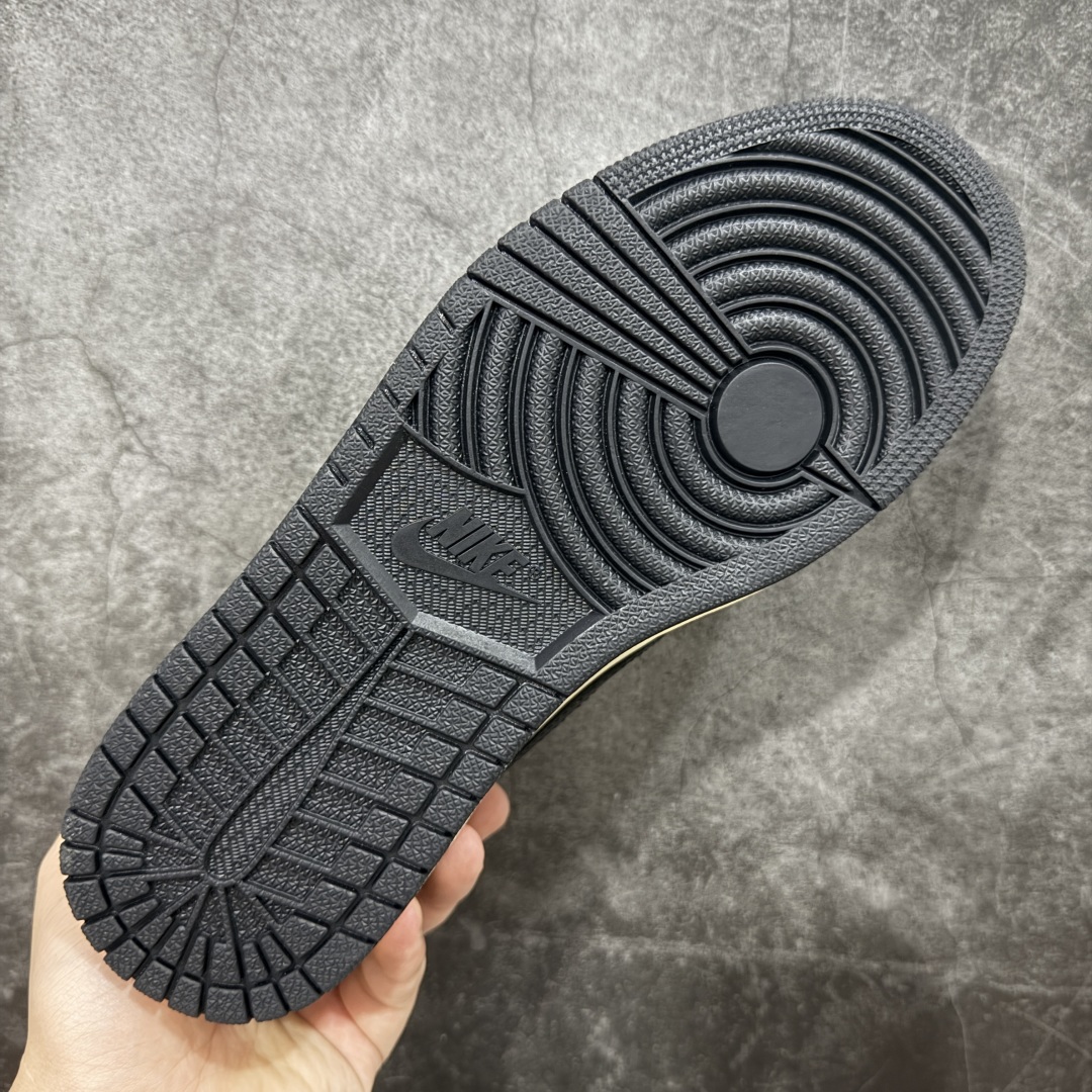 图片[9]-【KZ神版】Travis Scott x Air Jordan AJ1 Low OG SP TS联名倒钩低帮 黑棕 DM7866-201 全系列配色 外贸特供批次 新配色不断更新开发 市场中端王者 全套原纸板楦头开发 确保原汁原味 完美呈现一代版型 一比一鞋头弧度高度鞋身弧度 此版本只针对中端市场 细节品控鞋型随意秒杀市面同价位 鞋型完美 不臃肿别扭 头层皮料加持 用料绝不含糊 进口玻璃冲刀皮料裁剪零毛边 电脑针车工艺 超高鞋面清洁度 最高QC检验标准 控制溢胶瑕疵 原盒原配 飞翼3D高频深度立体 工艺方面大到整体鞋型 漏斗收腰 底线拉帮 LOGO立体程度 小到针眼排布 载片对称 冲孔效果 鞋标规范 鞋垫背胶等等 无一不是口碑收割 每双都是一个回头客 尺码：36 36.5 37.5 38 38.5 39 40 40.5 41 42 42.5 43 44 44.5 45 46 47.5-选品中心