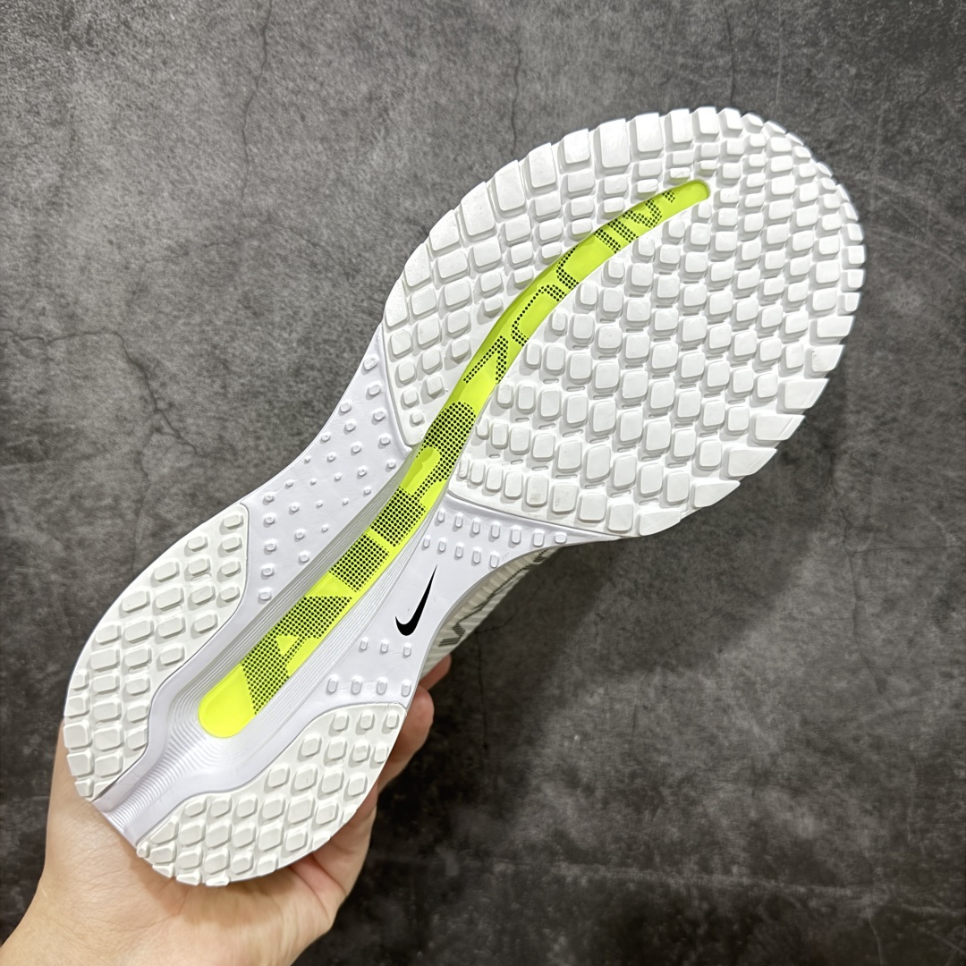 图片[9]-【CK纯原】Nike Pegasus Premium Airscape 舒适百搭减震防滑耐磨透气 低帮跑步鞋     低帮跑步鞋，黑红配色，简约又不失活力，上脚超吸睛。  它不仅颜值高，性能更是一绝！  全掌气垫科技，减震防滑超耐磨，每一步都能感受到强劲回弹，给双脚舒适支撑。  透气鞋面，跑步时双脚也能自由呼吸。    #独家原包 原底原料 开模打造  #原厂鞋标 高精密准度  #原楦原纸板开发 匹配原版98%以上  #后跟弧度 正确呈现  #原厂皮料 质感无敌  #皮料切割干净 无任何毛边 清洁度细节完美    货号：HQ2592-100    尺码：36 36.5 37.5 38 38.5 39 40 40.5 41 42 42.5 43 44 45-选品中心