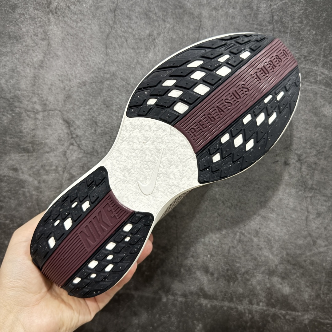 图片[9]-【RS纯原】Nike Pegasus Plus 超级飞马系列马拉松跑步鞋 HQ2592-100 平台专供 充正品质 之前未流通市场版本 内里嵌入定型海绵 中底搭载前Zoom+全掌React配置 全部原鞋开发打造 所有细节全部同步原版 全新一代拥有 Zoom Air 一如既往的稳定感和流畅感 鞋面采用工程网眼设计 为特定高热区域营造出色透气性 进一步增加鞋面的穿孔数量 让足部能够快速散热 中足搭配 Flywire 飞线 在高速运动时营造舒适稳定的贴合感 内置Zoon气垫加持 动力十足！ 尺码：36 36.5 37.5 38 38.5 39 40 40.5 41 42 42.5 43 44 44.5 45-选品中心