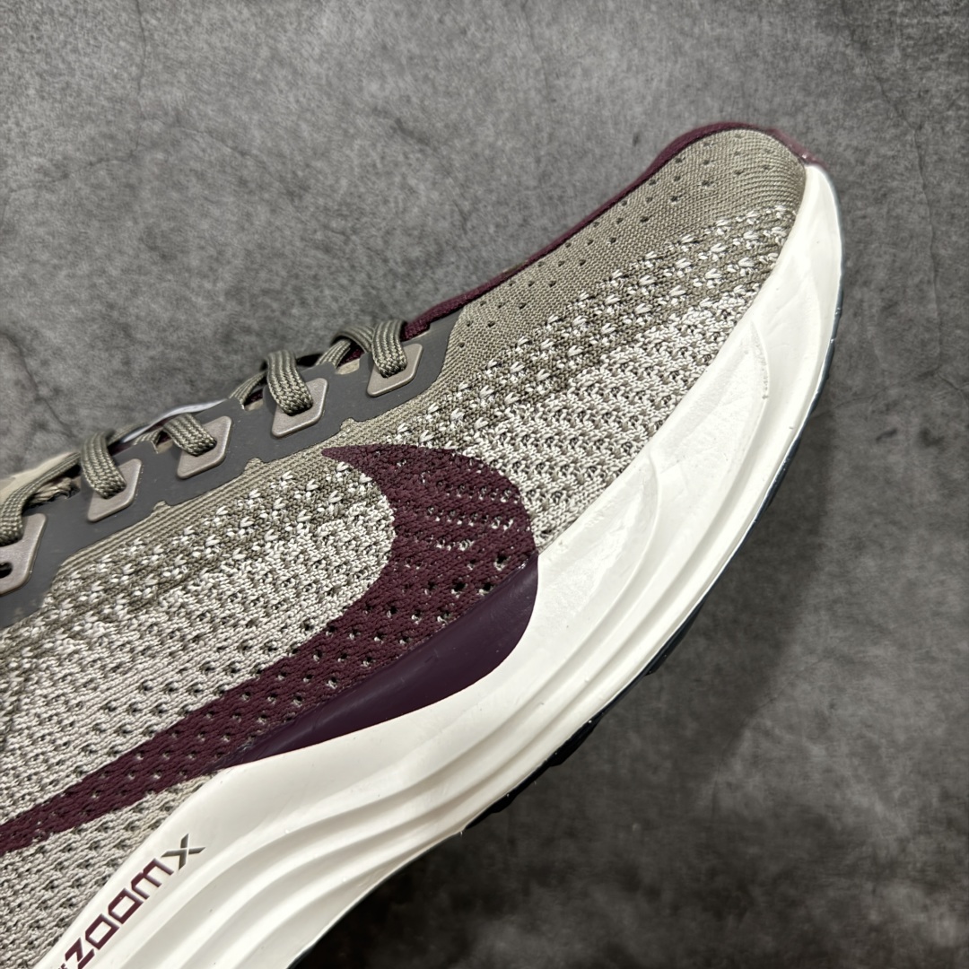图片[6]-【RS纯原】Nike Pegasus Plus 超级飞马系列马拉松跑步鞋 HQ2592-100 平台专供 充正品质 之前未流通市场版本 内里嵌入定型海绵 中底搭载前Zoom+全掌React配置 全部原鞋开发打造 所有细节全部同步原版 全新一代拥有 Zoom Air 一如既往的稳定感和流畅感 鞋面采用工程网眼设计 为特定高热区域营造出色透气性 进一步增加鞋面的穿孔数量 让足部能够快速散热 中足搭配 Flywire 飞线 在高速运动时营造舒适稳定的贴合感 内置Zoon气垫加持 动力十足！ 尺码：36 36.5 37.5 38 38.5 39 40 40.5 41 42 42.5 43 44 44.5 45-选品中心