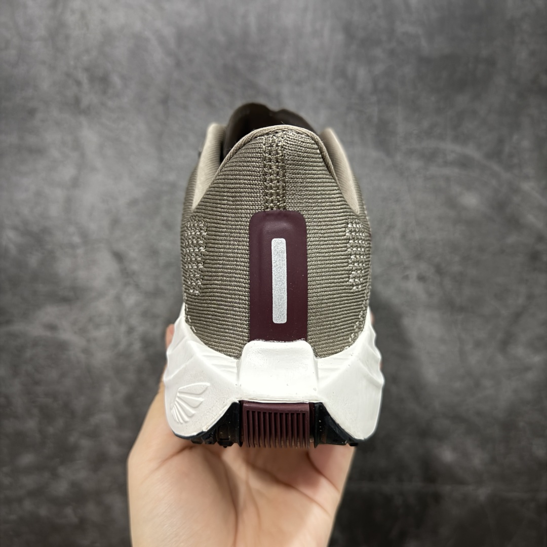 图片[4]-【RS纯原】Nike Pegasus Plus 超级飞马系列马拉松跑步鞋 HQ2592-100 平台专供 充正品质 之前未流通市场版本 内里嵌入定型海绵 中底搭载前Zoom+全掌React配置 全部原鞋开发打造 所有细节全部同步原版 全新一代拥有 Zoom Air 一如既往的稳定感和流畅感 鞋面采用工程网眼设计 为特定高热区域营造出色透气性 进一步增加鞋面的穿孔数量 让足部能够快速散热 中足搭配 Flywire 飞线 在高速运动时营造舒适稳定的贴合感 内置Zoon气垫加持 动力十足！ 尺码：36 36.5 37.5 38 38.5 39 40 40.5 41 42 42.5 43 44 44.5 45-选品中心