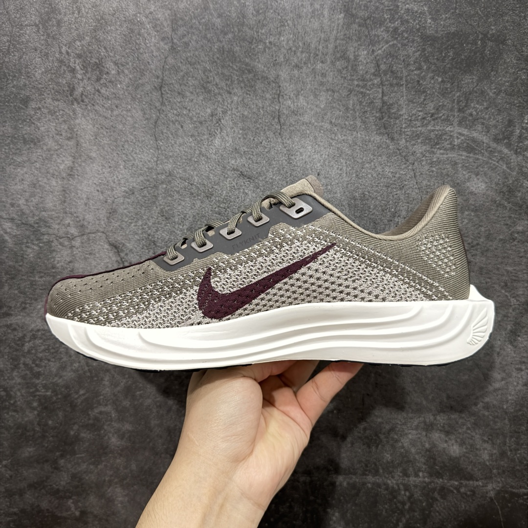 图片[2]-【RS纯原】Nike Pegasus Plus 超级飞马系列马拉松跑步鞋 HQ2592-100 平台专供 充正品质 之前未流通市场版本 内里嵌入定型海绵 中底搭载前Zoom+全掌React配置 全部原鞋开发打造 所有细节全部同步原版 全新一代拥有 Zoom Air 一如既往的稳定感和流畅感 鞋面采用工程网眼设计 为特定高热区域营造出色透气性 进一步增加鞋面的穿孔数量 让足部能够快速散热 中足搭配 Flywire 飞线 在高速运动时营造舒适稳定的贴合感 内置Zoon气垫加持 动力十足！ 尺码：36 36.5 37.5 38 38.5 39 40 40.5 41 42 42.5 43 44 44.5 45-选品中心