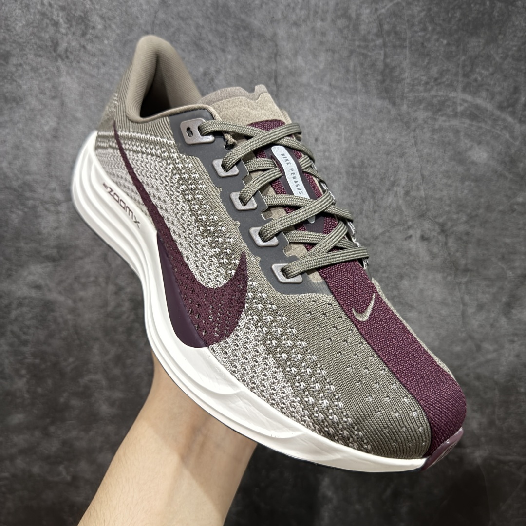 图片[3]-【RS纯原】Nike Pegasus Plus 超级飞马系列马拉松跑步鞋 HQ2592-100 平台专供 充正品质 之前未流通市场版本 内里嵌入定型海绵 中底搭载前Zoom+全掌React配置 全部原鞋开发打造 所有细节全部同步原版 全新一代拥有 Zoom Air 一如既往的稳定感和流畅感 鞋面采用工程网眼设计 为特定高热区域营造出色透气性 进一步增加鞋面的穿孔数量 让足部能够快速散热 中足搭配 Flywire 飞线 在高速运动时营造舒适稳定的贴合感 内置Zoon气垫加持 动力十足！ 尺码：36 36.5 37.5 38 38.5 39 40 40.5 41 42 42.5 43 44 44.5 45-选品中心