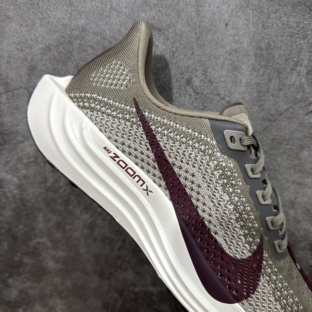 图片[7]-【RS纯原】Nike Pegasus Plus 超级飞马系列马拉松跑步鞋 HQ2592-100 平台专供 充正品质 之前未流通市场版本 内里嵌入定型海绵 中底搭载前Zoom+全掌React配置 全部原鞋开发打造 所有细节全部同步原版 全新一代拥有 Zoom Air 一如既往的稳定感和流畅感 鞋面采用工程网眼设计 为特定高热区域营造出色透气性 进一步增加鞋面的穿孔数量 让足部能够快速散热 中足搭配 Flywire 飞线 在高速运动时营造舒适稳定的贴合感 内置Zoon气垫加持 动力十足！ 尺码：36 36.5 37.5 38 38.5 39 40 40.5 41 42 42.5 43 44 44.5 45-选品中心