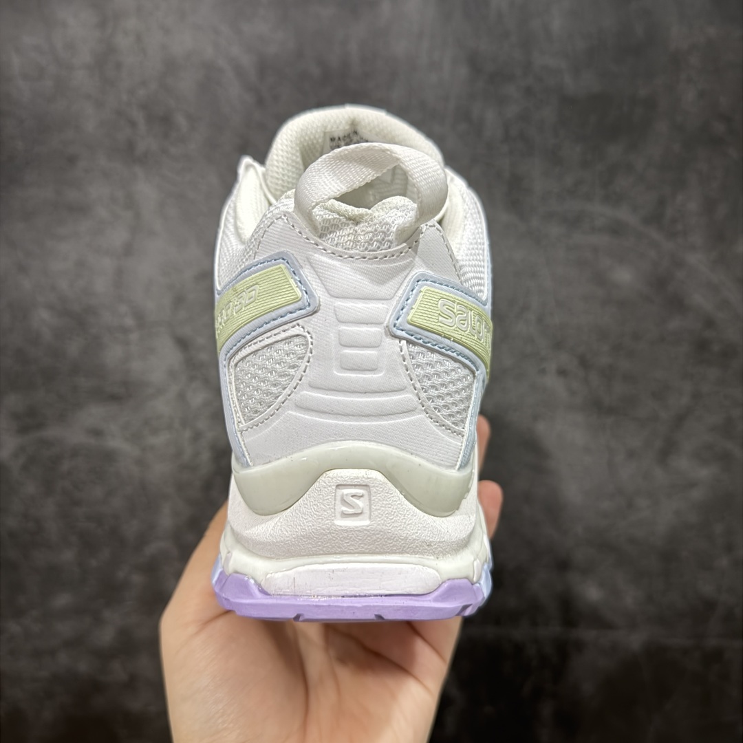 图片[4]-【纯原W1版】SALOMON XA Pro 3D 白色474782 萨洛蒙潮流越野机能户外功能鞋 纯原外贸平台特供订单 耗时半年巨作 全套原纸板楦头开发 原厂特供网布配套加持 确保原汁原味 完美呈现版型 原档数据独家私模五层组合大底 男女鞋同步官方开发至46.5 原装Ortholite轻量化鞋垫 中底布带钢印编号 原厂TPU锁扣 进口港宝加持 后跟自然饱满 还原公司包裹性 鞋面采用SENSIFT贴合技术 全方位贴合包裹脚型 鞋跟部鞋底牵引设计 提供强大的抓地性能 更适应野外崎岖不平的道路 其3D ADVANCED CHASSIS底盘 材料轻量大化 钉齿设计更具稳定性 防护性 鞋底易磨损区运用CONTAGRIP高耐磨材料 应对城市硬质路面长距离跑考验 尺码：36 36.5 37.5 38 38.5 39 40 40.5 41 42 42.5 43 44 44.5 45 46-选品中心