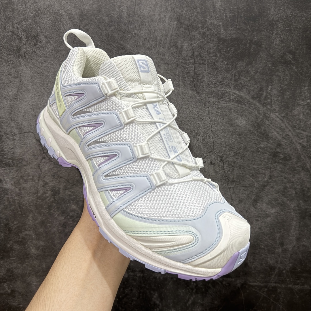 图片[3]-【纯原W1版】SALOMON XA Pro 3D 白色474782 萨洛蒙潮流越野机能户外功能鞋 纯原外贸平台特供订单 耗时半年巨作 全套原纸板楦头开发 原厂特供网布配套加持 确保原汁原味 完美呈现版型 原档数据独家私模五层组合大底 男女鞋同步官方开发至46.5 原装Ortholite轻量化鞋垫 中底布带钢印编号 原厂TPU锁扣 进口港宝加持 后跟自然饱满 还原公司包裹性 鞋面采用SENSIFT贴合技术 全方位贴合包裹脚型 鞋跟部鞋底牵引设计 提供强大的抓地性能 更适应野外崎岖不平的道路 其3D ADVANCED CHASSIS底盘 材料轻量大化 钉齿设计更具稳定性 防护性 鞋底易磨损区运用CONTAGRIP高耐磨材料 应对城市硬质路面长距离跑考验 尺码：36 36.5 37.5 38 38.5 39 40 40.5 41 42 42.5 43 44 44.5 45 46-选品中心