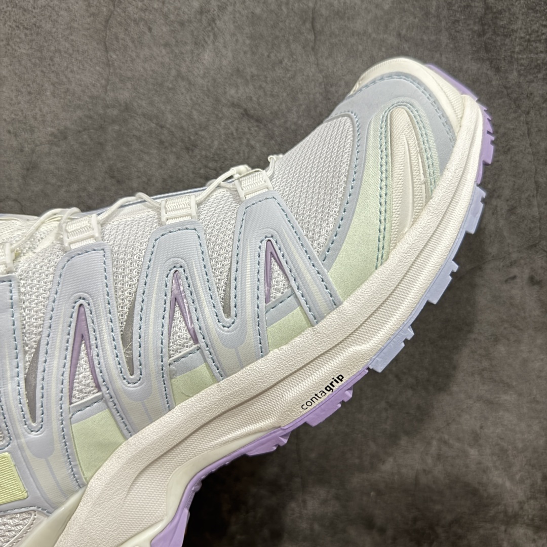 图片[6]-【纯原W1版】SALOMON XA Pro 3D 白色474782 萨洛蒙潮流越野机能户外功能鞋 纯原外贸平台特供订单 耗时半年巨作 全套原纸板楦头开发 原厂特供网布配套加持 确保原汁原味 完美呈现版型 原档数据独家私模五层组合大底 男女鞋同步官方开发至46.5 原装Ortholite轻量化鞋垫 中底布带钢印编号 原厂TPU锁扣 进口港宝加持 后跟自然饱满 还原公司包裹性 鞋面采用SENSIFT贴合技术 全方位贴合包裹脚型 鞋跟部鞋底牵引设计 提供强大的抓地性能 更适应野外崎岖不平的道路 其3D ADVANCED CHASSIS底盘 材料轻量大化 钉齿设计更具稳定性 防护性 鞋底易磨损区运用CONTAGRIP高耐磨材料 应对城市硬质路面长距离跑考验 尺码：36 36.5 37.5 38 38.5 39 40 40.5 41 42 42.5 43 44 44.5 45 46-选品中心