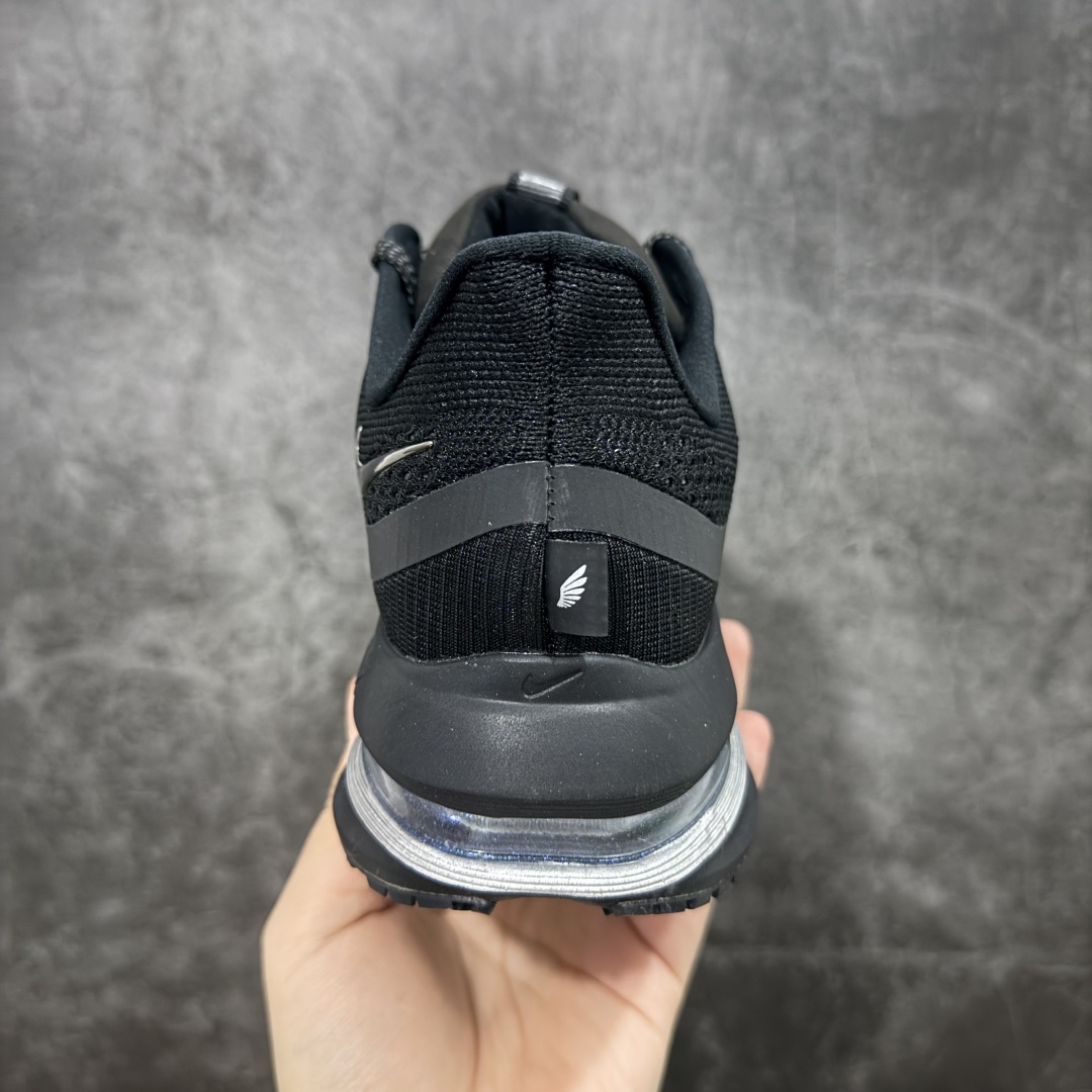 图片[4]-【H11纯原】Nike Pegasus Premium Airscape 舒适百搭减震防滑耐磨透气 低帮跑步鞋     低帮跑步鞋 白银配色，简约又不失活力，上脚超吸睛。  它不仅颜值高，性能更是一绝！  全掌气垫科技，减震防滑超耐磨，每一步都能感受到强劲回弹，给双脚舒适支撑。  透气鞋面，跑步时双脚也能自由呼吸。    #独家原包 原底原料 开模打造  #原厂鞋标 高精密准度  #原楦原纸板开发 匹配原版98%以上  #后跟弧度 正确呈现  #原厂皮料 质感无敌  #皮料切割干净 无任何毛边 清洁度细节完美    货号：HQ2592-005    尺码：36 36.5 37.5 38 38.5 39 40 40.5 41 42 42.5 43 44 45 46-选品中心