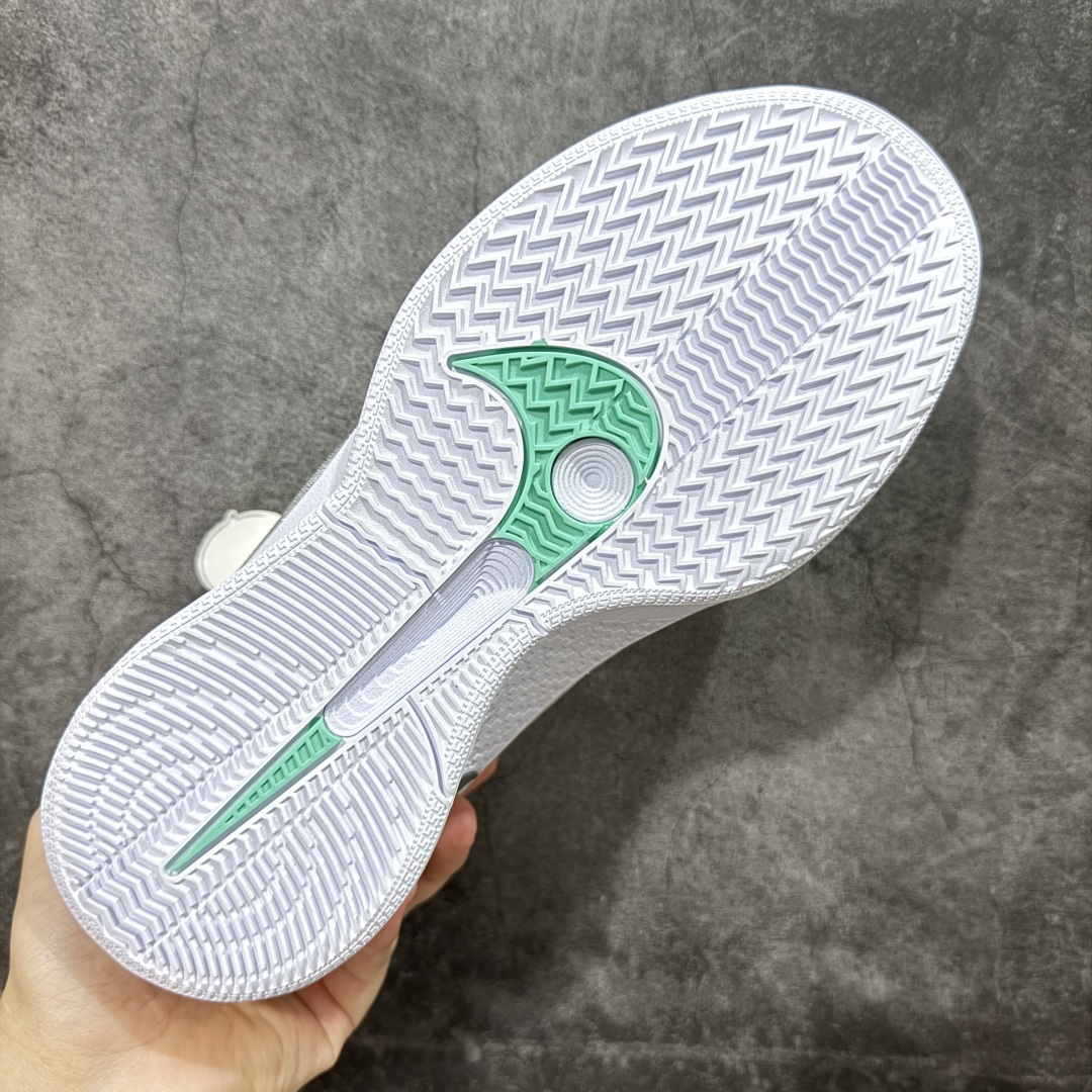 图片[9]-【灭世纯原】NK Sabrina 2 萨布丽娜二代签名减震防滑低帮篮球鞋 白银 FZ1517-101 革新登场🌪🔝颠覆革新出货‼️缓震配置独家革新！实战属性直接拉满👊🏻实战天花板上限再度提升！实战亲测-性能体验吊打国产同价位鞋款 ⚫️前掌扇形zoom➕增配中足抗扭片➕增配后掌马蹄ZOOM气垫（正品仅配置前掌扇形zoom） 完美解决 正品抗扭不足问题 ⚫️采用科比5代鞋楦以及龙骨数据打造！前后落差仅6mm！小科5实至名归！ ⚫️鞋身➕鞋头增配高频补强层，提升鞋头以及脚踝支撑性 ⚫️鞋垫采用高弹缓震垫材质-磨合一场直接贴合脚型☑️ ⚫️外底加厚2mm，升级止滑配方，磨合一次，抓地原地起飞 后卫旗舰有且只在灭世纯原（支持市场任意货品正面PK） 真材实料，肉眼可见！革新升级绝非空穴来风！灭世纯原内外兼修，用态度诠释最强实战货品👊🏻 尺码：39-46（尺码建议：标准亚洲楦 无需大半码）-选品中心