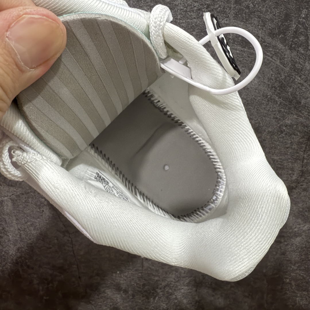 图片[8]-【灭世纯原】NK Sabrina 2 萨布丽娜二代签名减震防滑低帮篮球鞋 白银 FZ1517-101 革新登场🌪🔝颠覆革新出货‼️缓震配置独家革新！实战属性直接拉满👊🏻实战天花板上限再度提升！实战亲测-性能体验吊打国产同价位鞋款 ⚫️前掌扇形zoom➕增配中足抗扭片➕增配后掌马蹄ZOOM气垫（正品仅配置前掌扇形zoom） 完美解决 正品抗扭不足问题 ⚫️采用科比5代鞋楦以及龙骨数据打造！前后落差仅6mm！小科5实至名归！ ⚫️鞋身➕鞋头增配高频补强层，提升鞋头以及脚踝支撑性 ⚫️鞋垫采用高弹缓震垫材质-磨合一场直接贴合脚型☑️ ⚫️外底加厚2mm，升级止滑配方，磨合一次，抓地原地起飞 后卫旗舰有且只在灭世纯原（支持市场任意货品正面PK） 真材实料，肉眼可见！革新升级绝非空穴来风！灭世纯原内外兼修，用态度诠释最强实战货品👊🏻 尺码：39-46（尺码建议：标准亚洲楦 无需大半码）-选品中心