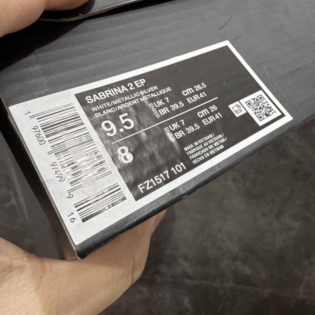 图片[9]-【灭世纯原】NK Sabrina 2 萨布丽娜二代签名减震防滑低帮篮球鞋 白银 FZ1517-101 革新登场🌪🔝颠覆革新出货‼️缓震配置独家革新！实战属性直接拉满👊🏻实战天花板上限再度提升！实战亲测-性能体验吊打国产同价位鞋款 ⚫️前掌扇形zoom➕增配中足抗扭片➕增配后掌马蹄ZOOM气垫（正品仅配置前掌扇形zoom） 完美解决 正品抗扭不足问题 ⚫️采用科比5代鞋楦以及龙骨数据打造！前后落差仅6mm！小科5实至名归！ ⚫️鞋身➕鞋头增配高频补强层，提升鞋头以及脚踝支撑性 ⚫️鞋垫采用高弹缓震垫材质-磨合一场直接贴合脚型☑️ ⚫️外底加厚2mm，升级止滑配方，磨合一次，抓地原地起飞 后卫旗舰有且只在灭世纯原（支持市场任意货品正面PK） 真材实料，肉眼可见！革新升级绝非空穴来风！灭世纯原内外兼修，用态度诠释最强实战货品👊🏻 尺码：39-46（尺码建议：标准亚洲楦 无需大半码）-选品中心