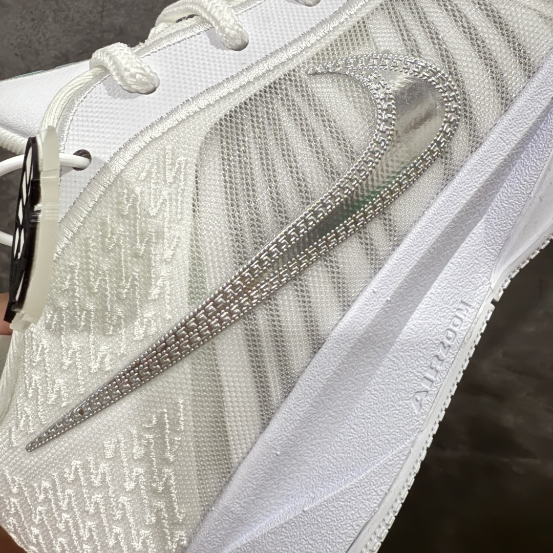 图片[3]-【灭世纯原】NK Sabrina 2 萨布丽娜二代签名减震防滑低帮篮球鞋 白银 FZ1517-101 革新登场🌪🔝颠覆革新出货‼️缓震配置独家革新！实战属性直接拉满👊🏻实战天花板上限再度提升！实战亲测-性能体验吊打国产同价位鞋款 ⚫️前掌扇形zoom➕增配中足抗扭片➕增配后掌马蹄ZOOM气垫（正品仅配置前掌扇形zoom） 完美解决 正品抗扭不足问题 ⚫️采用科比5代鞋楦以及龙骨数据打造！前后落差仅6mm！小科5实至名归！ ⚫️鞋身➕鞋头增配高频补强层，提升鞋头以及脚踝支撑性 ⚫️鞋垫采用高弹缓震垫材质-磨合一场直接贴合脚型☑️ ⚫️外底加厚2mm，升级止滑配方，磨合一次，抓地原地起飞 后卫旗舰有且只在灭世纯原（支持市场任意货品正面PK） 真材实料，肉眼可见！革新升级绝非空穴来风！灭世纯原内外兼修，用态度诠释最强实战货品👊🏻 尺码：39-46（尺码建议：标准亚洲楦 无需大半码）-选品中心