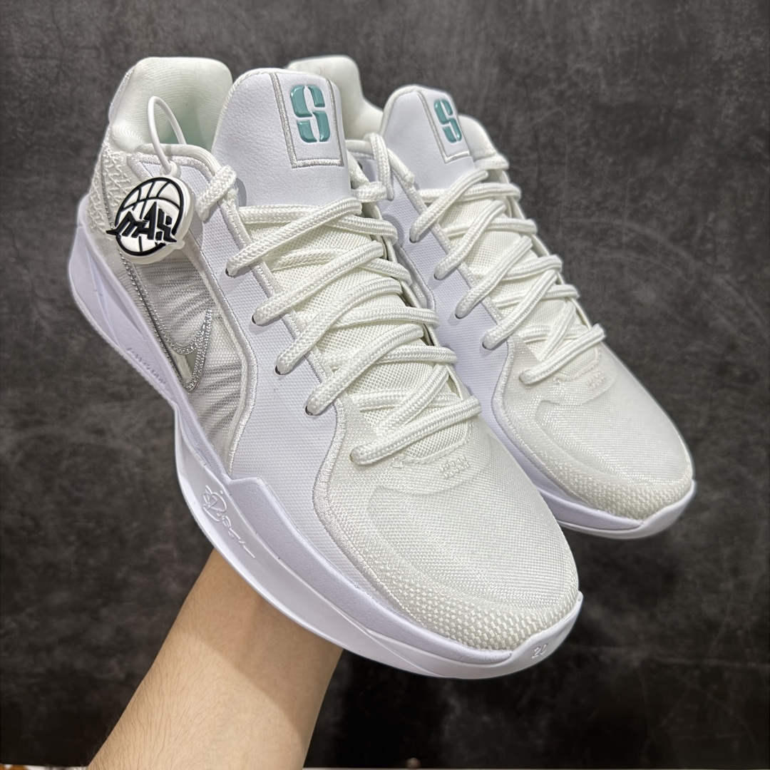 【灭世纯原】NK Sabrina 2 萨布丽娜二代签名减震防滑低帮篮球鞋 白银 FZ1517-101 革新登场🌪🔝颠覆革新出货‼️缓震配置独家革新！实战属性直接拉满👊🏻实战天花板上限再度提升！实战亲测-性能体验吊打国产同价位鞋款 ⚫️前掌扇形zoom➕增配中足抗扭片➕增配后掌马蹄ZOOM气垫（正品仅配置前掌扇形zoom） 完美解决 正品抗扭不足问题 ⚫️采用科比5代鞋楦以及龙骨数据打造！前后落差仅6mm！小科5实至名归！ ⚫️鞋身➕鞋头增配高频补强层，提升鞋头以及脚踝支撑性 ⚫️鞋垫采用高弹缓震垫材质-磨合一场直接贴合脚型☑️ ⚫️外底加厚2mm，升级止滑配方，磨合一次，抓地原地起飞 后卫旗舰有且只在灭世纯原（支持市场任意货品正面PK） 真材实料，肉眼可见！革新升级绝非空穴来风！灭世纯原内外兼修，用态度诠释最强实战货品👊🏻 尺码：39-46（尺码建议：标准亚洲楦 无需大半码）-选品中心