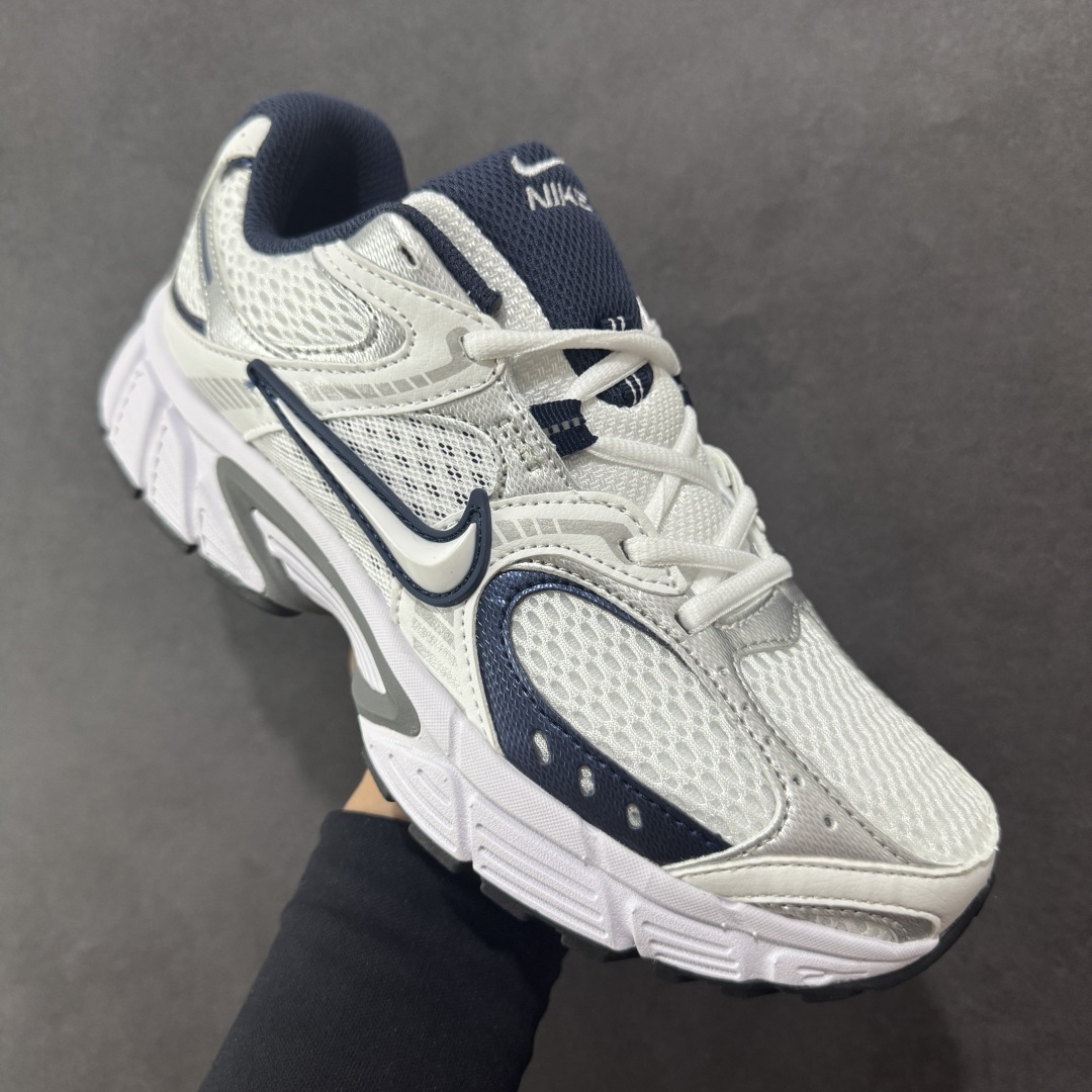 图片[3]-【公司级】NK V5 RNR 舒适百搭防滑耐磨低帮跑步鞋 HJ5228-530 舒适有型适合日常穿着 该鞋款延续千禧年经典设计搭载泡绵中底 厚实而轻盈匠心细节巧搭立体耐克勾标志焕新演绎复古跑鞋 鞋款从千禧年美学汲取灵感 混搭多种材质突显层次感立体感和传统跑步风范 尺码：36 36.5 37.5 38 38.5 39 40 40.5 41 42 42.5 43 44 44.5 45-选品中心