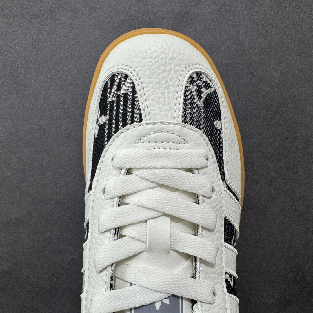 图片[8]-【定制版】AD SAMBA OG x Louis Vuitton 白黑休闲板鞋 该鞋款鞋面采用多种材料拼接(缝/车线) Superstar系列又备受众多滑板爱好者的青睐 这款Superstar经典鞋 沿用50年来的贝壳鞋头样式 继往开来 采用皮革鞋面和浑厚全包大底设计 烫金徽标伴你在滑板上留下“流星”般绚丽的轨迹 货号： SC9207-730 尺码： 36 36.5 37.5 38 38.5 39 40 40.5 41 42 42.5 43 44 44.5 45-选品中心