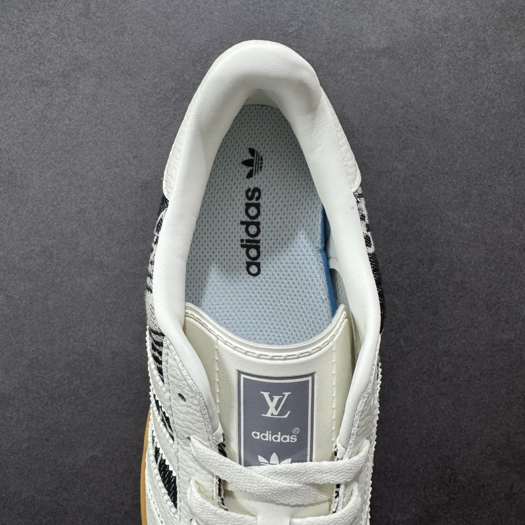 图片[7]-【定制版】AD SAMBA OG x Louis Vuitton 白黑休闲板鞋 该鞋款鞋面采用多种材料拼接(缝/车线) Superstar系列又备受众多滑板爱好者的青睐 这款Superstar经典鞋 沿用50年来的贝壳鞋头样式 继往开来 采用皮革鞋面和浑厚全包大底设计 烫金徽标伴你在滑板上留下“流星”般绚丽的轨迹 货号： SC9207-730 尺码： 36 36.5 37.5 38 38.5 39 40 40.5 41 42 42.5 43 44 44.5 45-选品中心