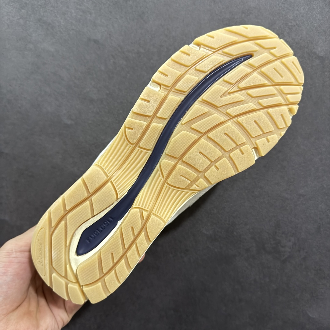 图片[9]-【K版纯原】New Balance 新百伦NB991总统复古慢跑鞋 U991VS2 鞋身以网眼鞋面结合同色系优质麂皮革构成，鞋舌处点缀 New Balance Made In USA 同色系刺绣标识，彰显鞋款身份。鞋侧点缀银色 \”991\” 字样，丰富鞋身设计的同时，构建时尚外观。鞋款搭载 ABZORB 缓震系统，通过缓冲和抗压性的结合来吸收冲击力，舒适功能升级。同时搭配泛黄做旧中底，打造丰富层次感，缔造出色复古韵味。 尺码：36 37 37.5 38 38.5 39 40 40.5 41.5 42 42.5 43 44 44.5 45-选品中心