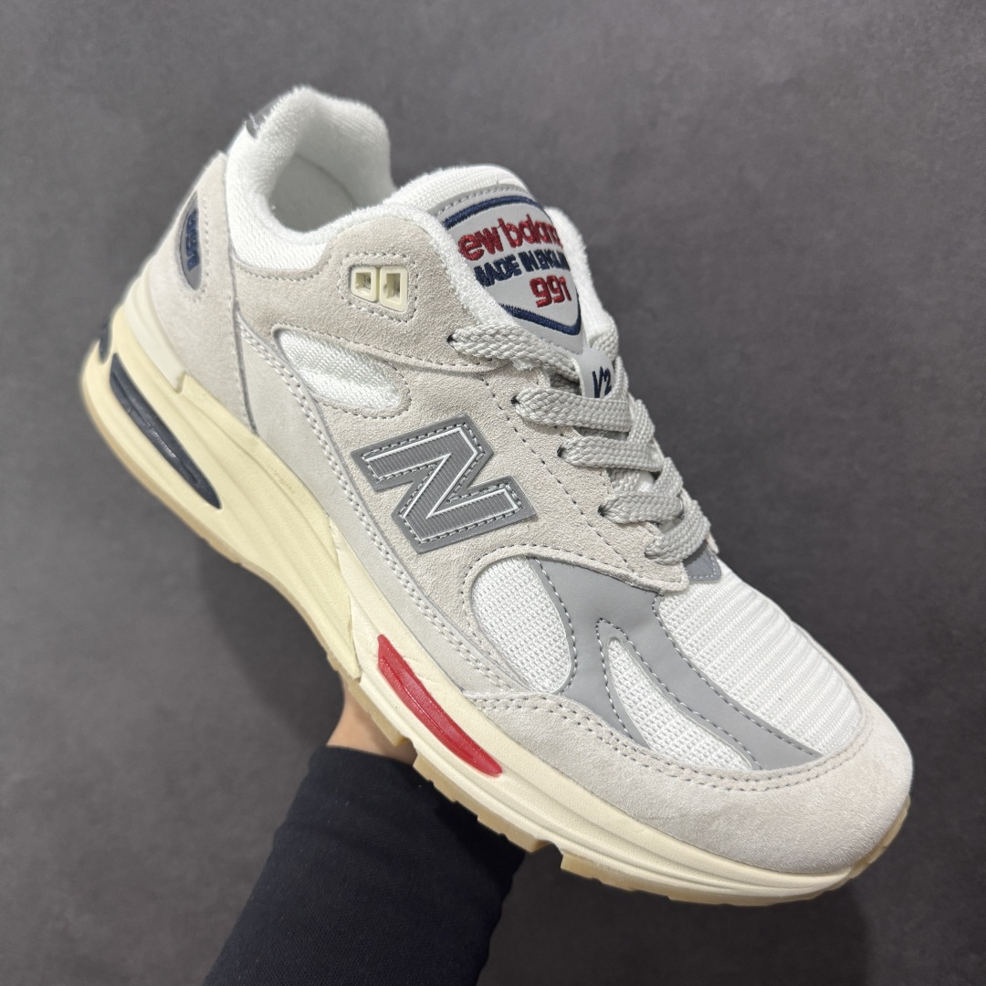 图片[3]-【K版纯原】New Balance 新百伦NB991总统复古慢跑鞋 U991VS2 鞋身以网眼鞋面结合同色系优质麂皮革构成，鞋舌处点缀 New Balance Made In USA 同色系刺绣标识，彰显鞋款身份。鞋侧点缀银色 \”991\” 字样，丰富鞋身设计的同时，构建时尚外观。鞋款搭载 ABZORB 缓震系统，通过缓冲和抗压性的结合来吸收冲击力，舒适功能升级。同时搭配泛黄做旧中底，打造丰富层次感，缔造出色复古韵味。 尺码：36 37 37.5 38 38.5 39 40 40.5 41.5 42 42.5 43 44 44.5 45-选品中心