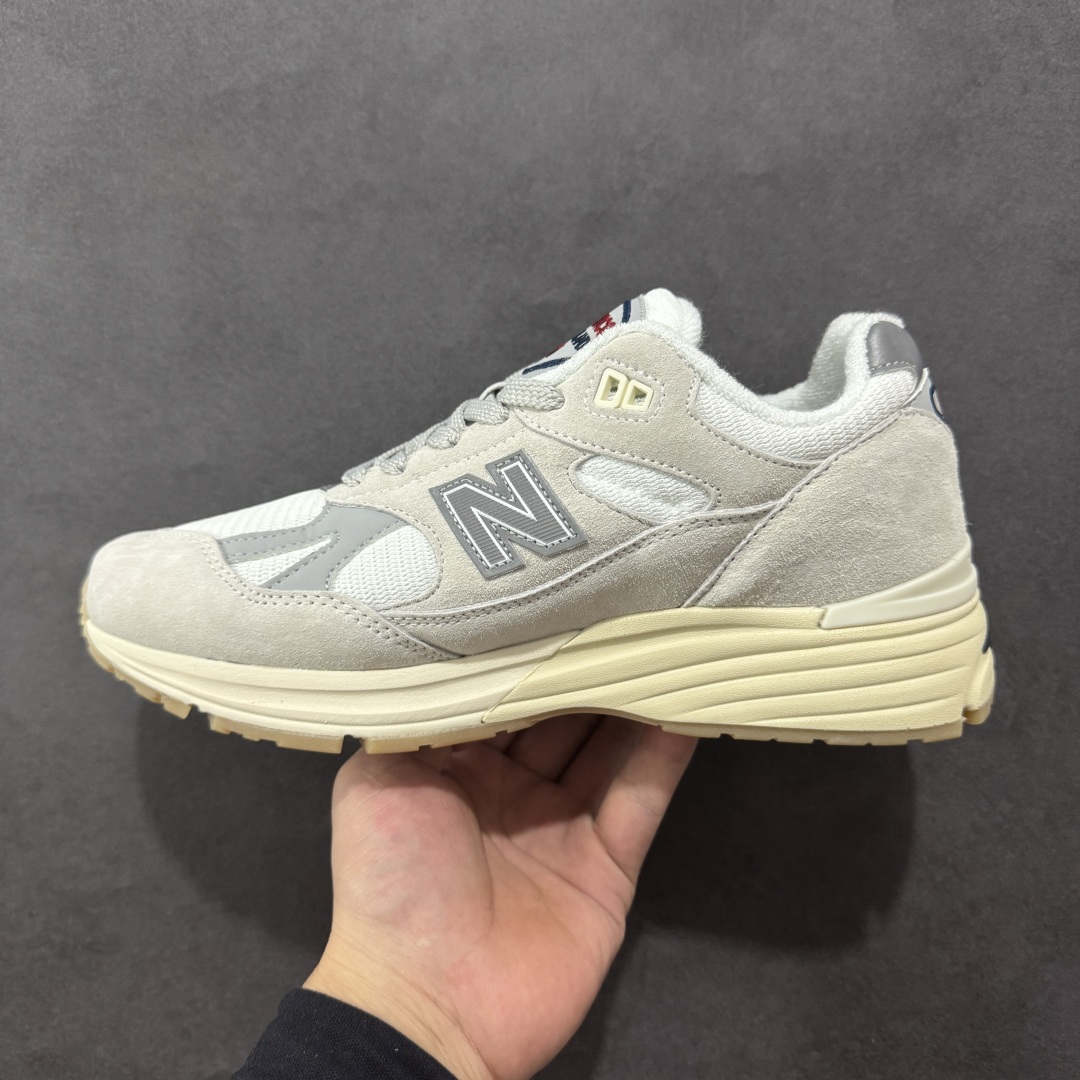 图片[2]-【K版纯原】New Balance 新百伦NB991总统复古慢跑鞋 U991VS2 鞋身以网眼鞋面结合同色系优质麂皮革构成，鞋舌处点缀 New Balance Made In USA 同色系刺绣标识，彰显鞋款身份。鞋侧点缀银色 \”991\” 字样，丰富鞋身设计的同时，构建时尚外观。鞋款搭载 ABZORB 缓震系统，通过缓冲和抗压性的结合来吸收冲击力，舒适功能升级。同时搭配泛黄做旧中底，打造丰富层次感，缔造出色复古韵味。 尺码：36 37 37.5 38 38.5 39 40 40.5 41.5 42 42.5 43 44 44.5 45-选品中心