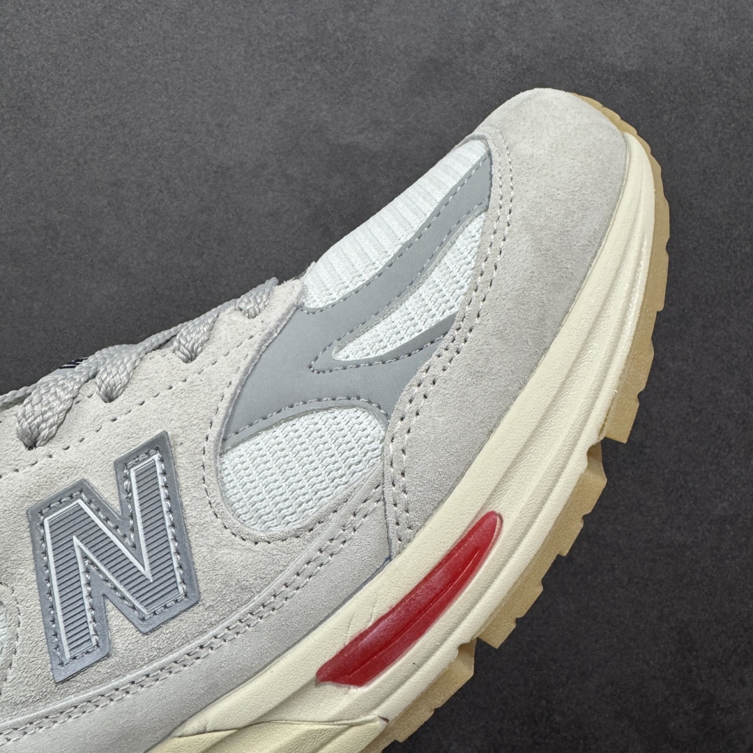 图片[5]-【K版纯原】New Balance 新百伦NB991总统复古慢跑鞋 U991VS2 鞋身以网眼鞋面结合同色系优质麂皮革构成，鞋舌处点缀 New Balance Made In USA 同色系刺绣标识，彰显鞋款身份。鞋侧点缀银色 \”991\” 字样，丰富鞋身设计的同时，构建时尚外观。鞋款搭载 ABZORB 缓震系统，通过缓冲和抗压性的结合来吸收冲击力，舒适功能升级。同时搭配泛黄做旧中底，打造丰富层次感，缔造出色复古韵味。 尺码：36 37 37.5 38 38.5 39 40 40.5 41.5 42 42.5 43 44 44.5 45-选品中心