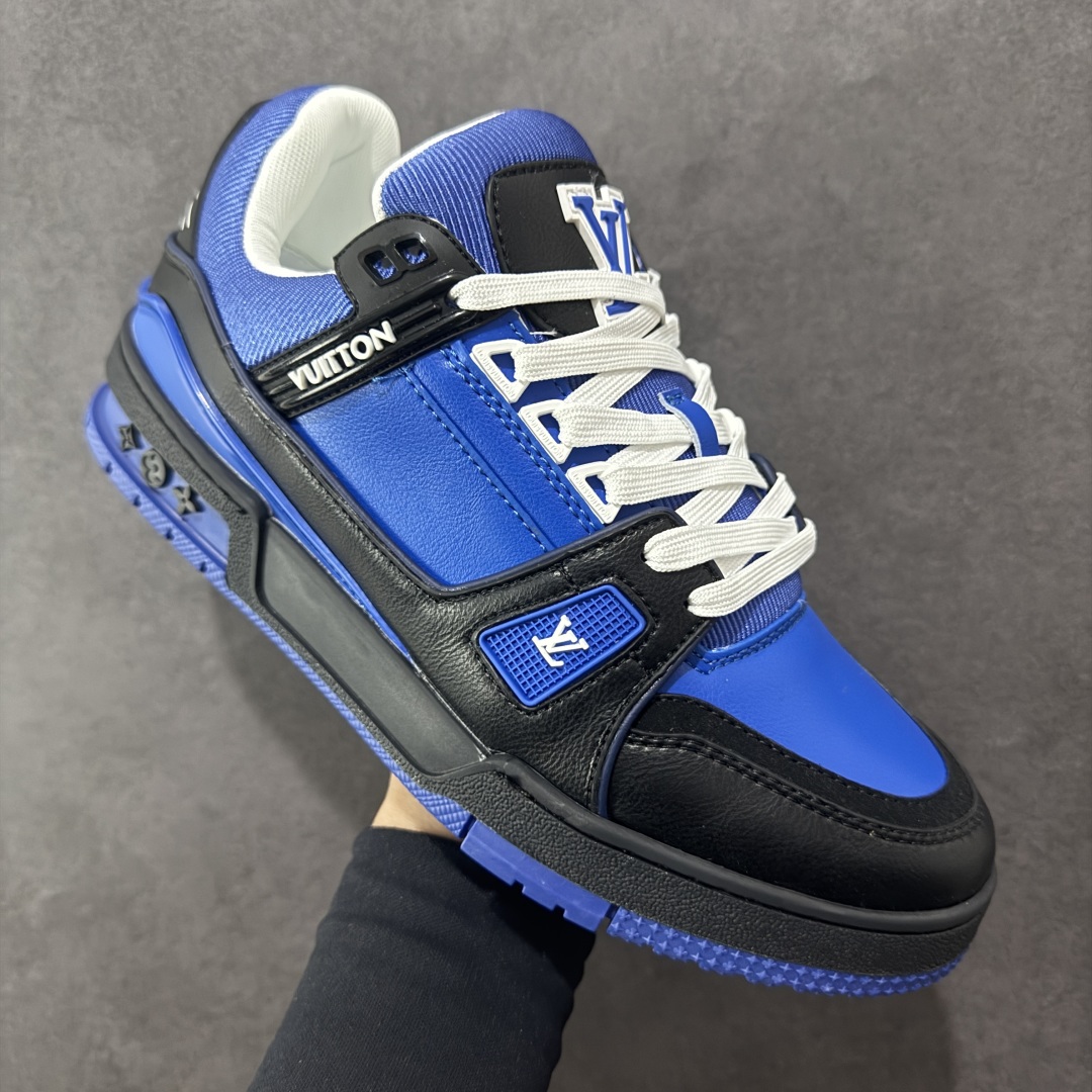 图片[3]-【广东版本】LV TARINE路易威登 驴牌 L家情侣款 休闲 运动鞋 滑板鞋 原版购入开发 路易威登 LV Trainer 运动鞋，延续 Virgil Abloh 基于复古篮球鞋创作的经典设计。牛皮革鞋面融入 Craggy Monogram 压纹和路易威登标识，展现 Tyler 对 Monogram 图案和品牌元素的趣味重构 配送专柜精美包装🛍📦 ▪️面料： 原版定制头层牛皮 ▪️内里： 原版定制透气网里 ▪️大底： 原版开模双色TPU组合大底 ▪️底厚： 3CM ▪️尺码：35-46-选品中心