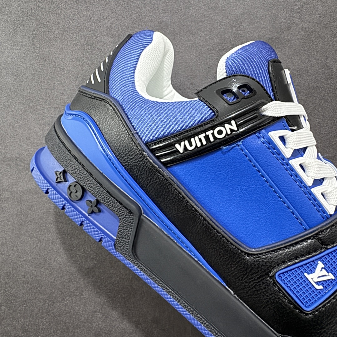 图片[6]-【广东版本】LV TARINE路易威登 驴牌 L家情侣款 休闲 运动鞋 滑板鞋 原版购入开发 路易威登 LV Trainer 运动鞋，延续 Virgil Abloh 基于复古篮球鞋创作的经典设计。牛皮革鞋面融入 Craggy Monogram 压纹和路易威登标识，展现 Tyler 对 Monogram 图案和品牌元素的趣味重构 配送专柜精美包装🛍📦 ▪️面料： 原版定制头层牛皮 ▪️内里： 原版定制透气网里 ▪️大底： 原版开模双色TPU组合大底 ▪️底厚： 3CM ▪️尺码：35-46-选品中心