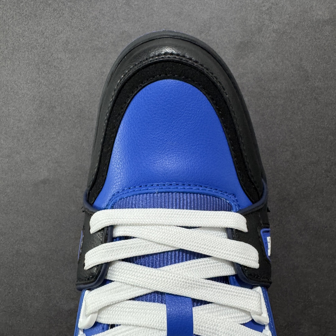 图片[8]-【广东版本】LV TARINE路易威登 驴牌 L家情侣款 休闲 运动鞋 滑板鞋 原版购入开发 路易威登 LV Trainer 运动鞋，延续 Virgil Abloh 基于复古篮球鞋创作的经典设计。牛皮革鞋面融入 Craggy Monogram 压纹和路易威登标识，展现 Tyler 对 Monogram 图案和品牌元素的趣味重构 配送专柜精美包装🛍📦 ▪️面料： 原版定制头层牛皮 ▪️内里： 原版定制透气网里 ▪️大底： 原版开模双色TPU组合大底 ▪️底厚： 3CM ▪️尺码：35-46-选品中心