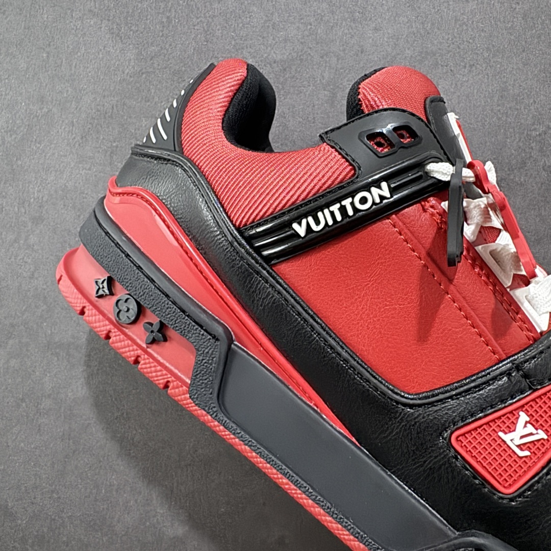 图片[6]-【广东版本】LV TARINE路易威登 驴牌 L家情侣款 休闲 运动鞋 滑板鞋 原版购入开发 路易威登 LV Trainer 运动鞋，延续 Virgil Abloh 基于复古篮球鞋创作的经典设计。牛皮革鞋面融入 Craggy Monogram 压纹和路易威登标识，展现 Tyler 对 Monogram 图案和品牌元素的趣味重构 配送专柜精美包装🛍📦 ▪️面料： 原版定制头层牛皮 ▪️内里： 原版定制透气网里 ▪️大底： 原版开模双色TPU组合大底 ▪️底厚： 3CM ▪️尺码：35-46-选品中心