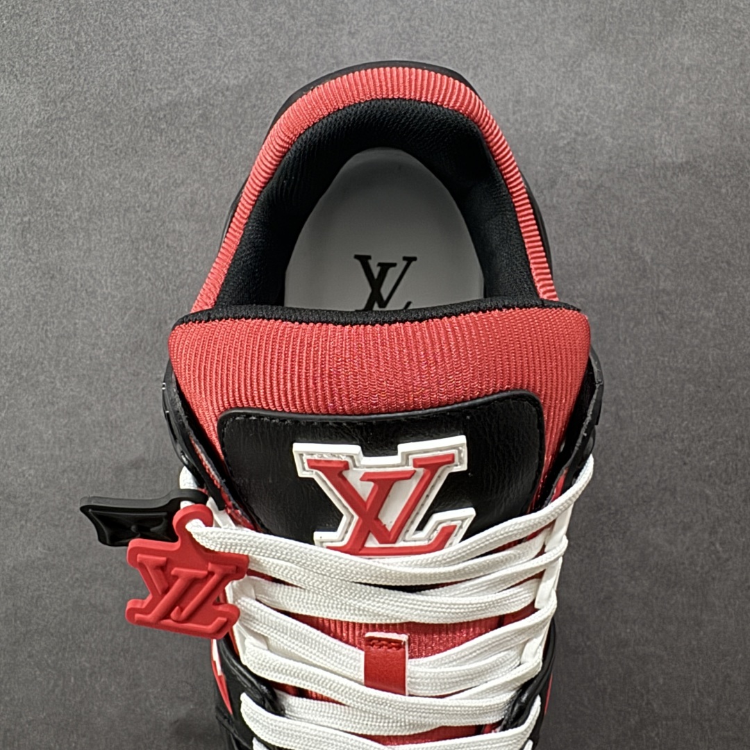 图片[7]-【广东版本】LV TARINE路易威登 驴牌 L家情侣款 休闲 运动鞋 滑板鞋 原版购入开发 路易威登 LV Trainer 运动鞋，延续 Virgil Abloh 基于复古篮球鞋创作的经典设计。牛皮革鞋面融入 Craggy Monogram 压纹和路易威登标识，展现 Tyler 对 Monogram 图案和品牌元素的趣味重构 配送专柜精美包装🛍📦 ▪️面料： 原版定制头层牛皮 ▪️内里： 原版定制透气网里 ▪️大底： 原版开模双色TPU组合大底 ▪️底厚： 3CM ▪️尺码：35-46-选品中心