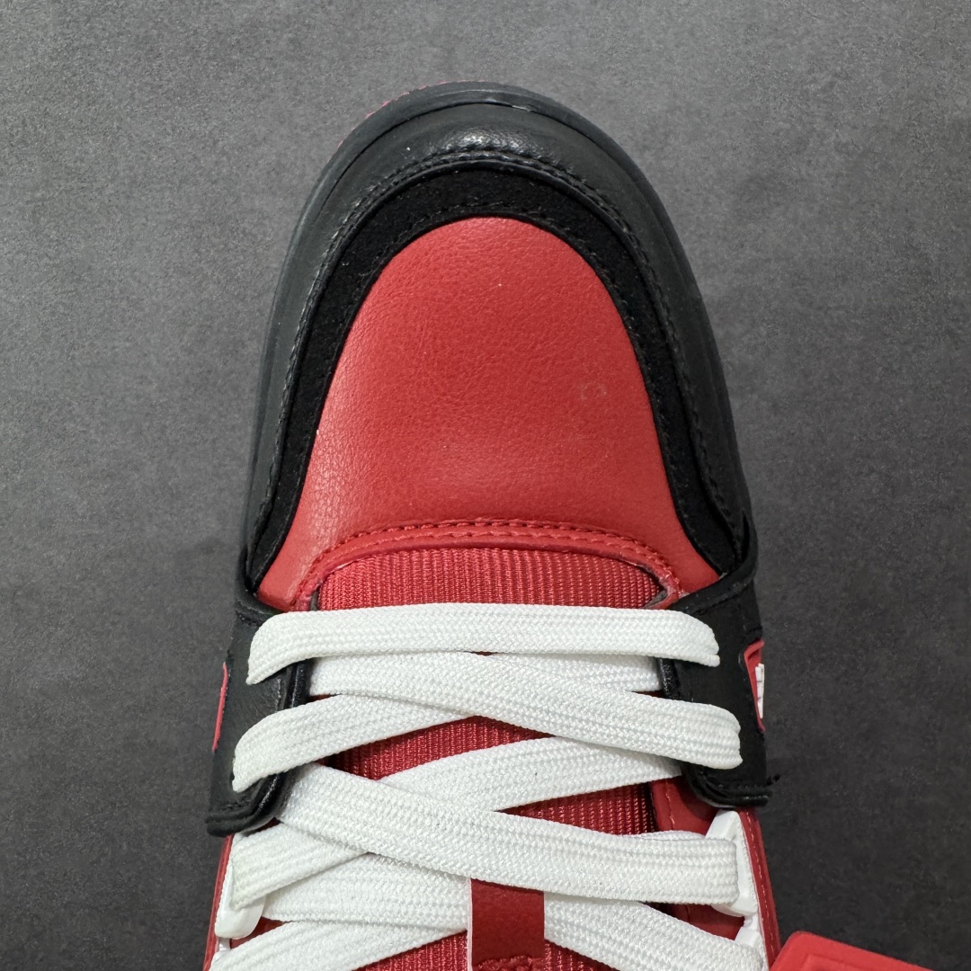 图片[8]-【广东版本】LV TARINE路易威登 驴牌 L家情侣款 休闲 运动鞋 滑板鞋 原版购入开发 路易威登 LV Trainer 运动鞋，延续 Virgil Abloh 基于复古篮球鞋创作的经典设计。牛皮革鞋面融入 Craggy Monogram 压纹和路易威登标识，展现 Tyler 对 Monogram 图案和品牌元素的趣味重构 配送专柜精美包装🛍📦 ▪️面料： 原版定制头层牛皮 ▪️内里： 原版定制透气网里 ▪️大底： 原版开模双色TPU组合大底 ▪️底厚： 3CM ▪️尺码：35-46-选品中心