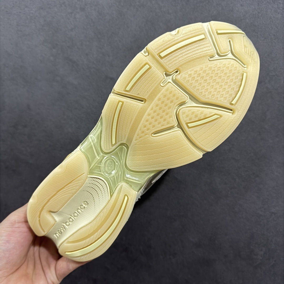 图片[9]-【纯原版】New Balance M2010系列 新百伦 复古老爹风网布跑步休闲运动鞋 新百伦经典配色 沿袭了面世之初的经典科技 以ENCAP中底配以升级版 N-ERGY缓震物料 鞋面则采用特色的柔软麂皮搭以NewBalance经典的尼龙网布 低调中还原跑鞋本真 更年轻化的设计理念与材质 让新世代青年得以用全新视角体验经典鞋款的传奇魅力 货号：U2010GD 尺码：36 37 37.5 38 38.5 39.5 40 40.5 41.5 42 42.5 43 44 45-选品中心