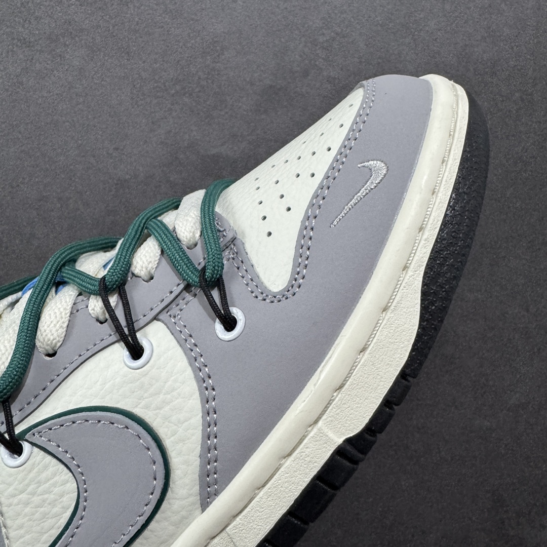 图片[5]-【定制版】Nike SB Dunk Low x Stussy 灰白小勾绑带 纯原大厂出品 极力推荐 原装头层材料 独家版型蒸餾加工 帶來的是更好的视觉和脚感体验 大厂纯原品质出货 清洁度 电绣工艺 皮料切割干净无任何毛边 细节完美 货号：FX1588 403 尺码：36 36.5 37.5 38 38.5 39 40 40.5 41 42 42.5 43 44 44.5 45-选品中心