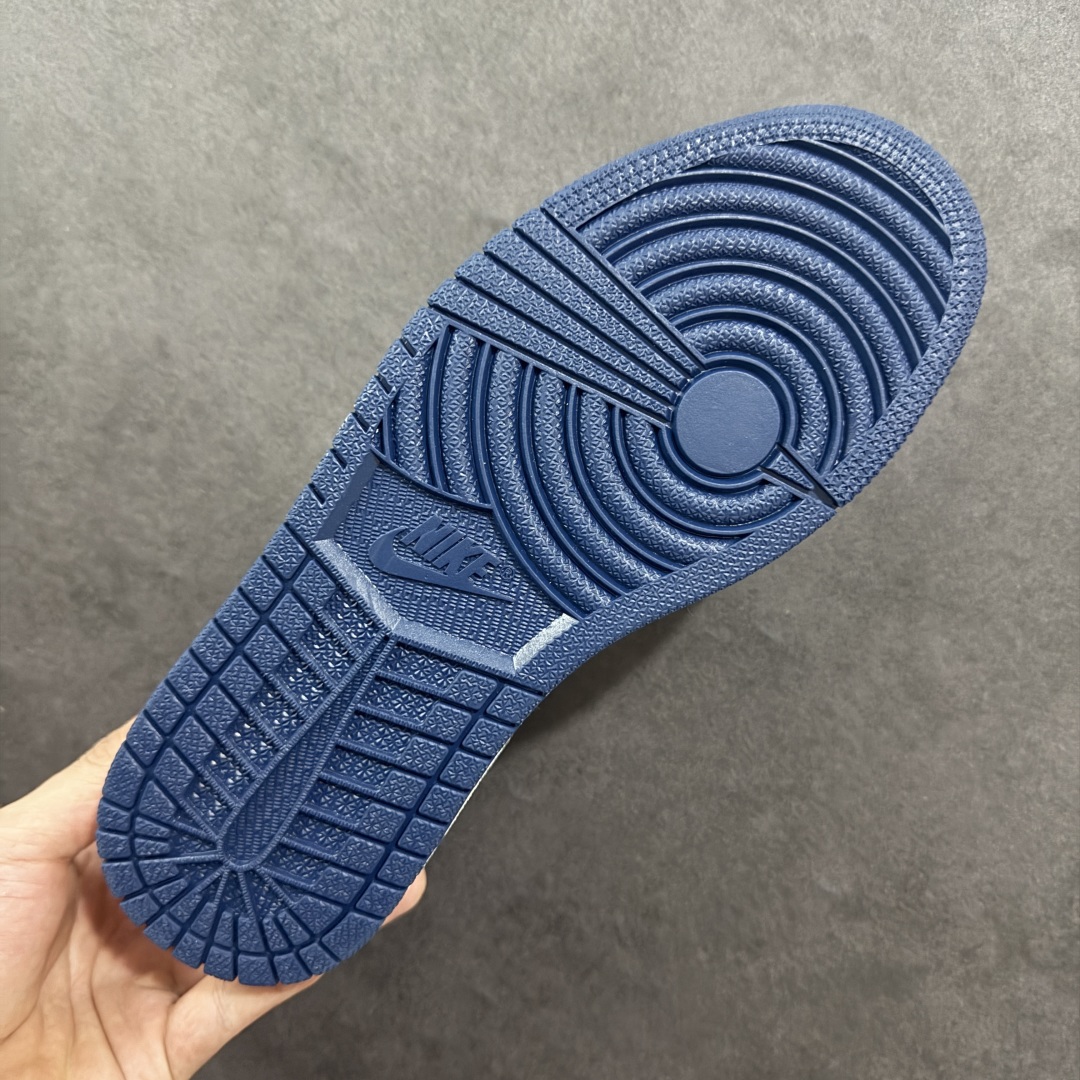 图片[9]-【定制版】Travis Scott x Nike Air Jordan 1 Low x superme Air Jordan 1 Low 反转蓝白小勾倒钩 纯原版本 全鞋采用原装头层皮，用料扎实 精雕细琢 鞋型极致还原 飞翼3D打印改良 深度立体 四线中底拉帮皮料选材 钢印 背胶一应俱全 全新批次 原装原模大底全鞋原厂定制皮料，手感细腻正确折边工艺 完美细节诠释 货号：XB1979 006 尺码：36 36.5 37.5 38 38.5 39 40 40.5 41 42 42.5 43 44 44.5 45-选品中心