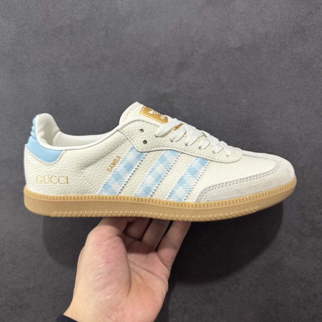 【定制版】Gucci x Ad Samba Og 定制配色 古驰联名 阿迪桑巴系列徳训风低帮百搭休闲板鞋 XR0010 定制鞋盒 大厂流水作业生产 超高清洁度 皮料切割干净无任何毛边 细节完美   尺码:36 36.5 37.5 38 38.5 39 40 40.5 41 42 42.5 43 44 44.5 45-选品中心