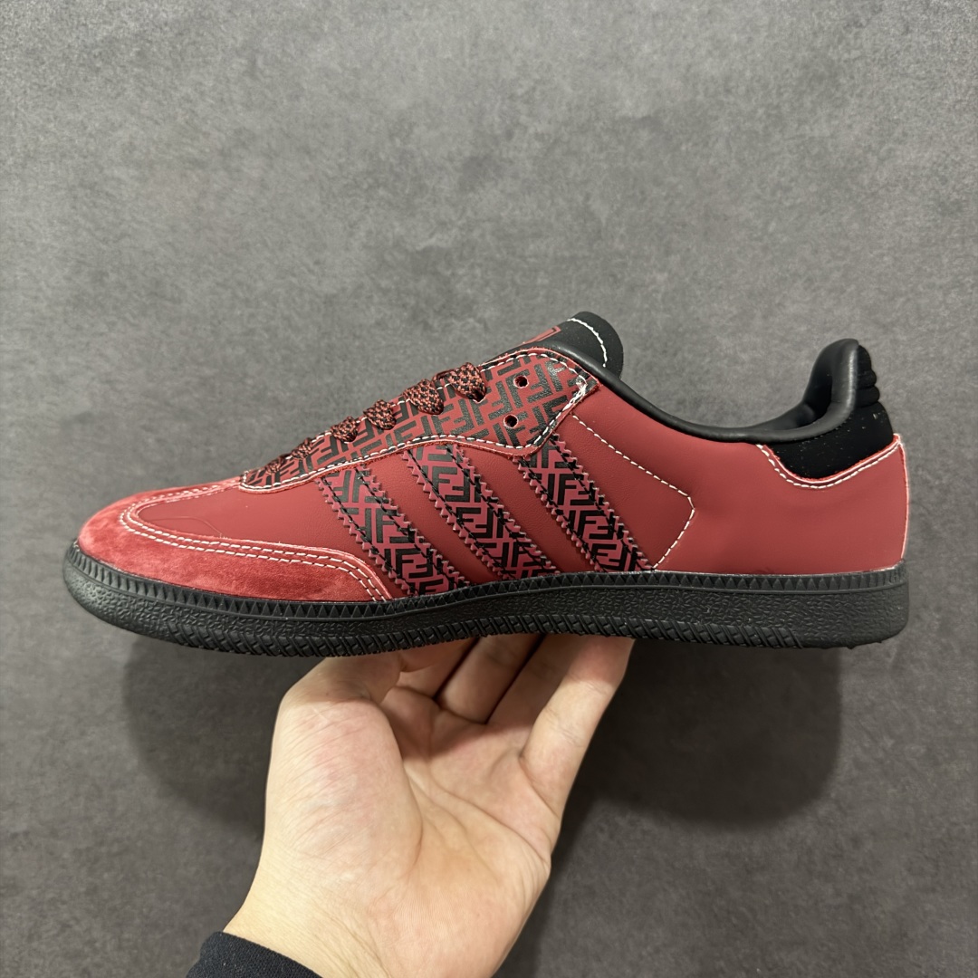 图片[2]-【定制版】Fendi x Ad Samba Og 定制配色 芬迪联名 阿迪桑巴系列徳训风低帮百搭休闲板鞋 XR0007 定制鞋盒 大厂流水作业生产 超高清洁度 皮料切割干净无任何毛边 细节完美   尺码：36 36.5 37.5 38 38.5 39 40 40.5 41 42 42.5 43 44 44.5 45-选品中心