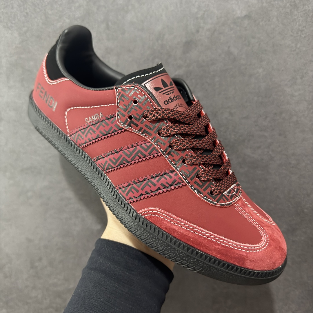 图片[3]-【定制版】Fendi x Ad Samba Og 定制配色 芬迪联名 阿迪桑巴系列徳训风低帮百搭休闲板鞋 XR0007 定制鞋盒 大厂流水作业生产 超高清洁度 皮料切割干净无任何毛边 细节完美   尺码：36 36.5 37.5 38 38.5 39 40 40.5 41 42 42.5 43 44 44.5 45-选品中心