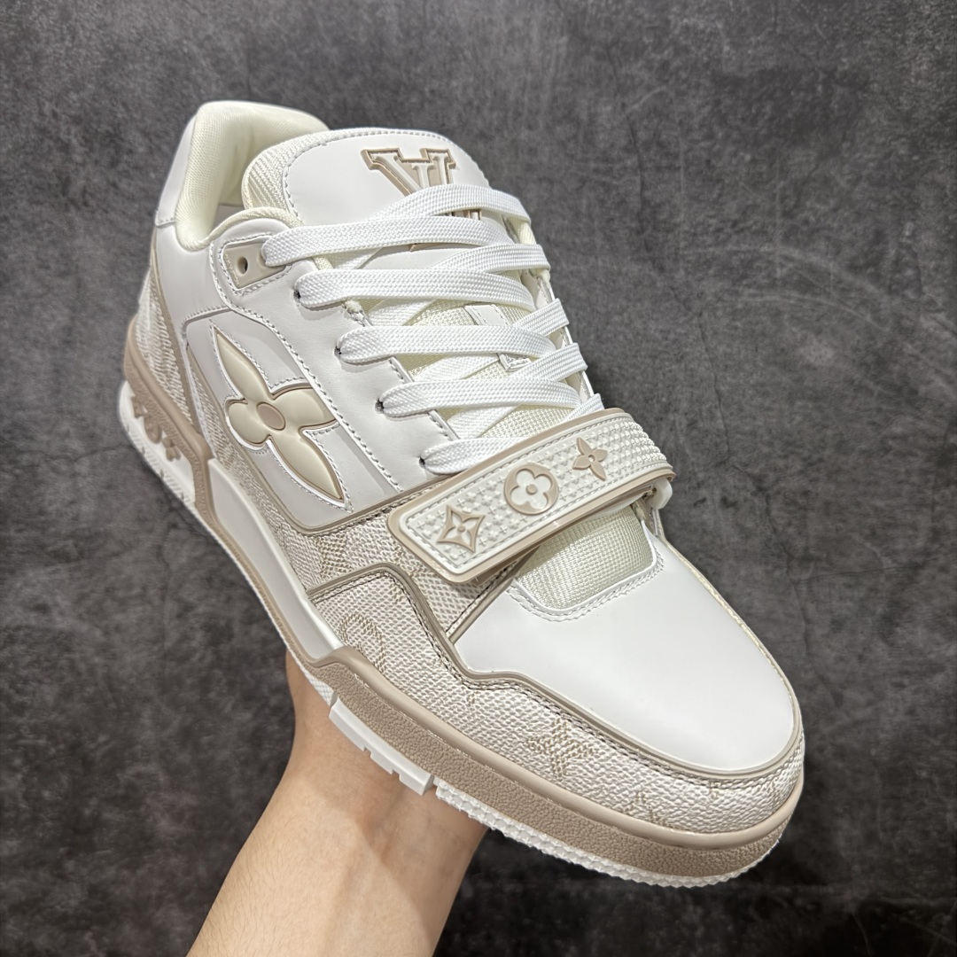图片[3]-【佛山顶级超A版】Louis Vuitton LV Trainer系列 25米白色印花魔术贴 仓库现货 当天可取 私人订单 专柜混卖零售专供 所有配色均为购买原版复刻 整体版型 皮料 市场独一无二 后跟版型都可以自行对比[机智]吊打市场所有货 怒甩十条街，欢迎拿市场各大工厂的货来对比！ 鞋舌烫金超正 压印程度秒杀市面90%以上的高端货 新配色陆续开发出货 尺码：39-45-选品中心