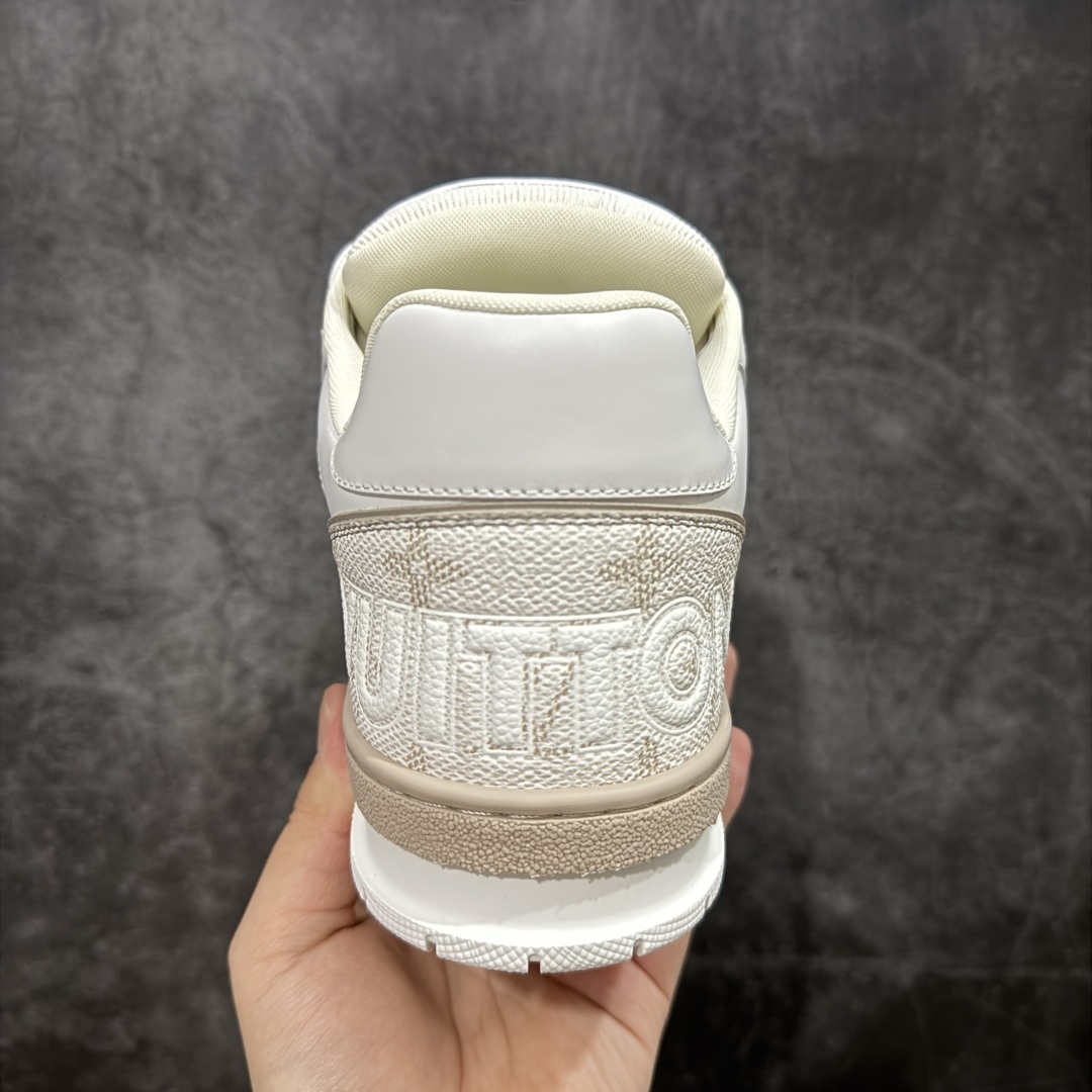 图片[4]-【佛山顶级超A版】Louis Vuitton LV Trainer系列 25米白色印花魔术贴 仓库现货 当天可取 私人订单 专柜混卖零售专供 所有配色均为购买原版复刻 整体版型 皮料 市场独一无二 后跟版型都可以自行对比[机智]吊打市场所有货 怒甩十条街，欢迎拿市场各大工厂的货来对比！ 鞋舌烫金超正 压印程度秒杀市面90%以上的高端货 新配色陆续开发出货 尺码：39-45-选品中心