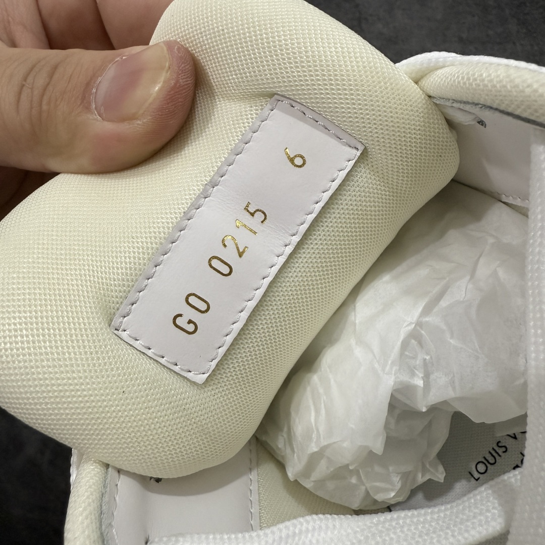 图片[8]-【佛山顶级超A版】Louis Vuitton LV Trainer系列 25米白色印花魔术贴 仓库现货 当天可取 私人订单 专柜混卖零售专供 所有配色均为购买原版复刻 整体版型 皮料 市场独一无二 后跟版型都可以自行对比[机智]吊打市场所有货 怒甩十条街，欢迎拿市场各大工厂的货来对比！ 鞋舌烫金超正 压印程度秒杀市面90%以上的高端货 新配色陆续开发出货 尺码：39-45-选品中心
