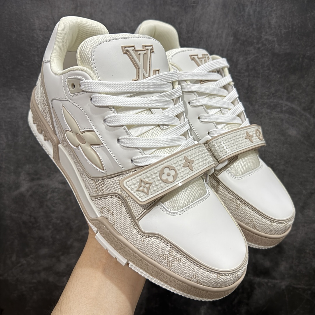 【佛山顶级超A版】Louis Vuitton LV Trainer系列 25米白色印花魔术贴 仓库现货 当天可取 私人订单 专柜混卖零售专供 所有配色均为购买原版复刻 整体版型 皮料 市场独一无二 后跟版型都可以自行对比[机智]吊打市场所有货 怒甩十条街，欢迎拿市场各大工厂的货来对比！ 鞋舌烫金超正 压印程度秒杀市面90%以上的高端货 新配色陆续开发出货 尺码：39-45-选品中心