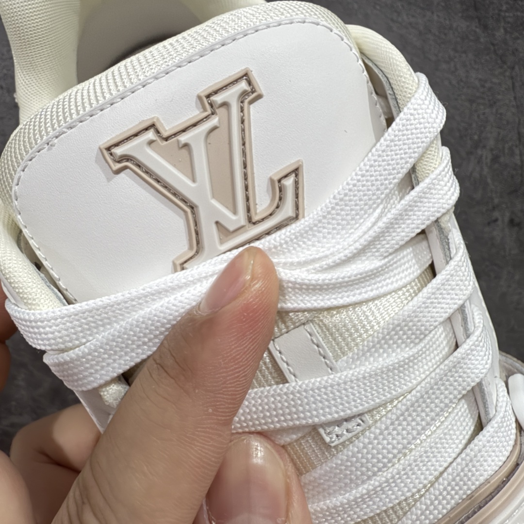 图片[7]-【佛山顶级超A版】Louis Vuitton LV Trainer系列 25米白色印花魔术贴 仓库现货 当天可取 私人订单 专柜混卖零售专供 所有配色均为购买原版复刻 整体版型 皮料 市场独一无二 后跟版型都可以自行对比[机智]吊打市场所有货 怒甩十条街，欢迎拿市场各大工厂的货来对比！ 鞋舌烫金超正 压印程度秒杀市面90%以上的高端货 新配色陆续开发出货 尺码：39-45-选品中心