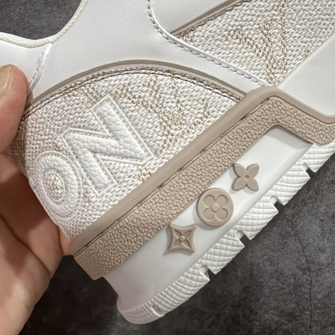 图片[3]-【佛山顶级超A版】Louis Vuitton LV Trainer系列 25米白色印花魔术贴 仓库现货 当天可取 私人订单 专柜混卖零售专供 所有配色均为购买原版复刻 整体版型 皮料 市场独一无二 后跟版型都可以自行对比[机智]吊打市场所有货 怒甩十条街，欢迎拿市场各大工厂的货来对比！ 鞋舌烫金超正 压印程度秒杀市面90%以上的高端货 新配色陆续开发出货 尺码：39-45-选品中心