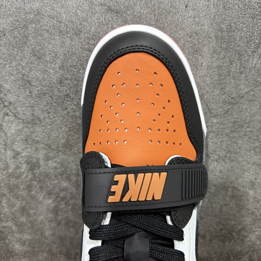 图片[5]-【纯原N版】Air Jordan Legacy AJ312 Low 低帮复古篮球鞋 黑白橙扣碎 CD7069-118 市场最强独一档产物 全套原纸板楦头开发 原厂大底磨具加持立体防滑纹理 原档数据后跟TPU子母扣魔术贴 原装可视Air Sole气垫 原汁原味最完美的312代版型 唯一正确鞋头趴度弧度高度鞋身腰线 进口港宝加持 后跟自然饱满 全鞋荧光划线卡点 追求极致完美 每一双都是工艺品 多重QC质检 超越公司货的品控标准 实实在在的免检产品 鞋身采用了皮革材质打造 横跨鞋面的魔术贴十分吸睛 侧面的Swoosh Logo的一部分被鞋面遮挡了一部分 颇具玩味 魔术贴上标有NK标识 而鞋舌上是Jordan的经典红色飞翼Logo 后跟和鞋底均采用了AJ3的设计 后跟上同样也使用了经典的爆裂纹图案 尺码：36-47-选品中心