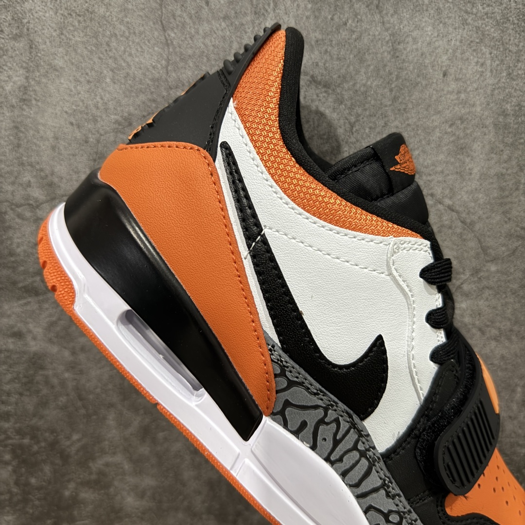 图片[7]-【纯原N版】Air Jordan Legacy AJ312 Low 低帮复古篮球鞋 黑白橙扣碎 CD7069-118 市场最强独一档产物 全套原纸板楦头开发 原厂大底磨具加持立体防滑纹理 原档数据后跟TPU子母扣魔术贴 原装可视Air Sole气垫 原汁原味最完美的312代版型 唯一正确鞋头趴度弧度高度鞋身腰线 进口港宝加持 后跟自然饱满 全鞋荧光划线卡点 追求极致完美 每一双都是工艺品 多重QC质检 超越公司货的品控标准 实实在在的免检产品 鞋身采用了皮革材质打造 横跨鞋面的魔术贴十分吸睛 侧面的Swoosh Logo的一部分被鞋面遮挡了一部分 颇具玩味 魔术贴上标有NK标识 而鞋舌上是Jordan的经典红色飞翼Logo 后跟和鞋底均采用了AJ3的设计 后跟上同样也使用了经典的爆裂纹图案 尺码：36-47-选品中心