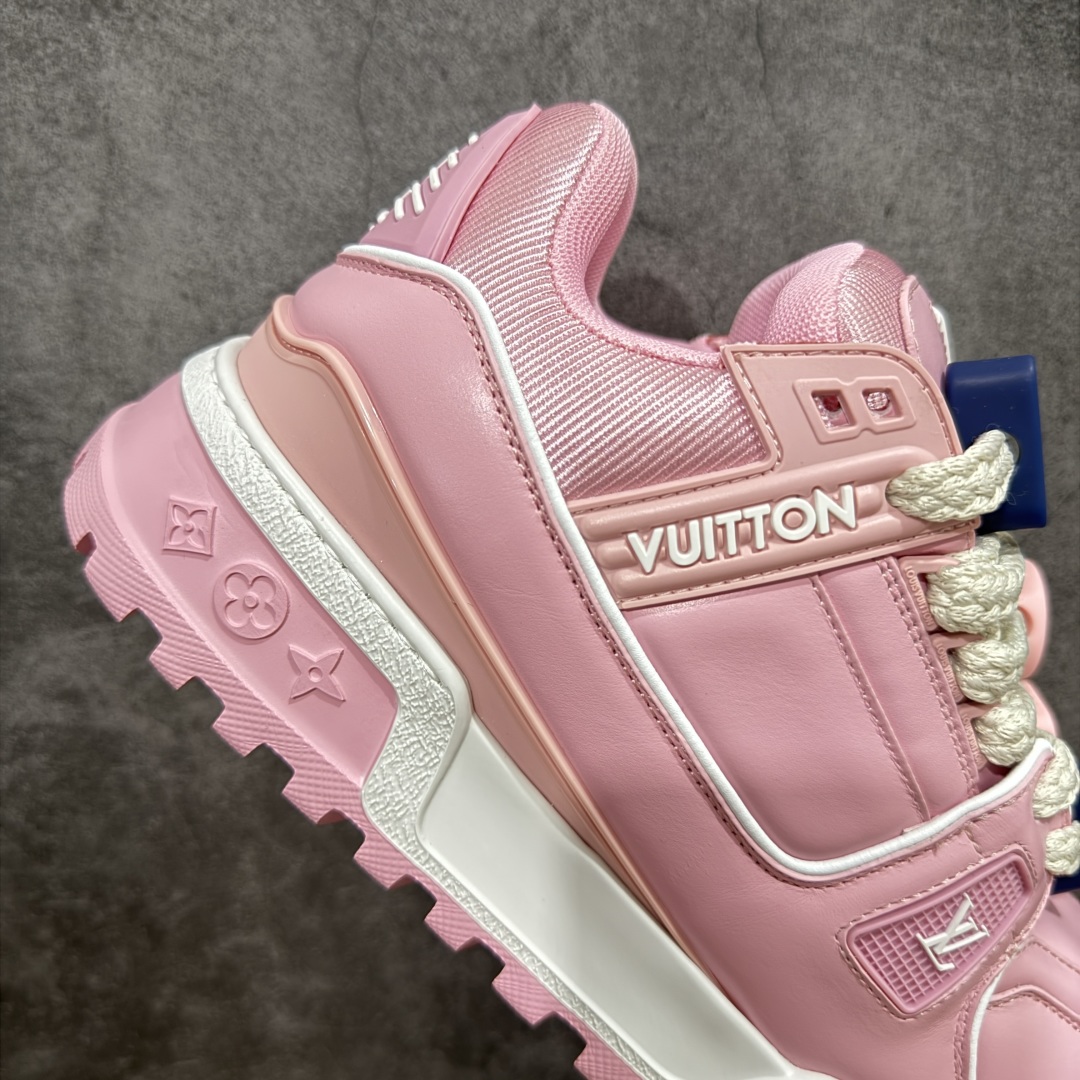 图片[7]-【LW纯原】驴家LV Trainer Maxi 胖丁系列 原版完美楦型 东莞大厂出产 品控胜过市面百分之95 原版正确TPU大底 大底克重500k 独家底磨 实物到手质感重量完全区别与市面版本。 开发费5w+ 质感媲美原版 密集度超高 区别于同行色泽质感 意大利进口头层一刀切小牛皮 皮料厚实度韧性高于市面 原版垫脚聚米微料加透气英伦网布 都是按正品一比一打造开发 不偷半点料 不掺半点假 细节原版一致 可对比 全包套原版包装配件 目前市面一梯队级别 ⚠市场太杂请注意混卖版本 可区别材料 版型 质感 包装配件 一切肉眼可见的细节。 尺码男女鞋 35 36 37 38 39 40 41 42 43 44 45 46-选品中心