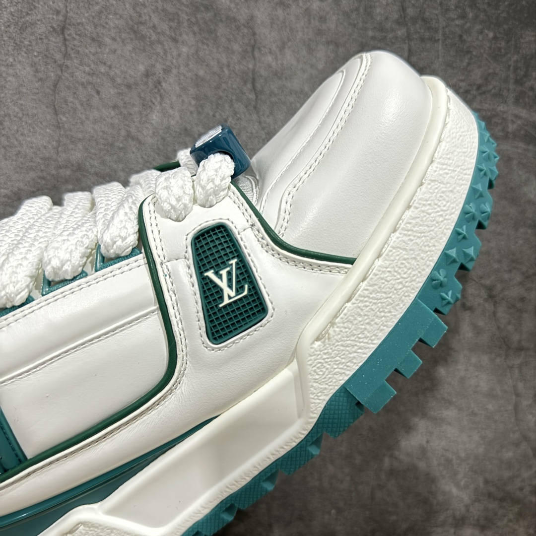 图片[6]-【LW纯原】驴家LV Trainer Maxi 胖丁系列 原版完美楦型 东莞大厂出产 品控胜过市面百分之95 原版正确TPU大底 大底克重500k 独家底磨 实物到手质感重量完全区别与市面版本。 开发费5w+ 质感媲美原版 密集度超高 区别于同行色泽质感 意大利进口头层一刀切小牛皮 皮料厚实度韧性高于市面 原版垫脚聚米微料加透气英伦网布 都是按正品一比一打造开发 不偷半点料 不掺半点假 细节原版一致 可对比 全包套原版包装配件 目前市面一梯队级别 ⚠市场太杂请注意混卖版本 可区别材料 版型 质感 包装配件 一切肉眼可见的细节。 尺码男女鞋 35 36 37 38 39 40 41 42 43 44 45 46-选品中心