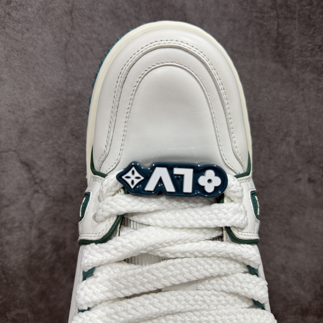 图片[5]-【LW纯原】驴家LV Trainer Maxi 胖丁系列 原版完美楦型 东莞大厂出产 品控胜过市面百分之95 原版正确TPU大底 大底克重500k 独家底磨 实物到手质感重量完全区别与市面版本。 开发费5w+ 质感媲美原版 密集度超高 区别于同行色泽质感 意大利进口头层一刀切小牛皮 皮料厚实度韧性高于市面 原版垫脚聚米微料加透气英伦网布 都是按正品一比一打造开发 不偷半点料 不掺半点假 细节原版一致 可对比 全包套原版包装配件 目前市面一梯队级别 ⚠市场太杂请注意混卖版本 可区别材料 版型 质感 包装配件 一切肉眼可见的细节。 尺码男女鞋 35 36 37 38 39 40 41 42 43 44 45 46-选品中心